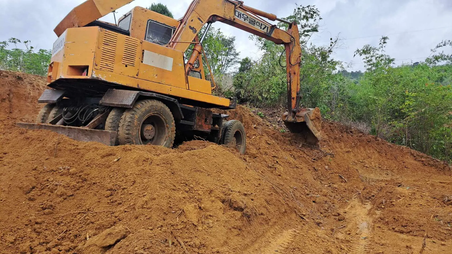 Gia Lai: siết chặt khai thác đất san lấp mặt bằng trái phép