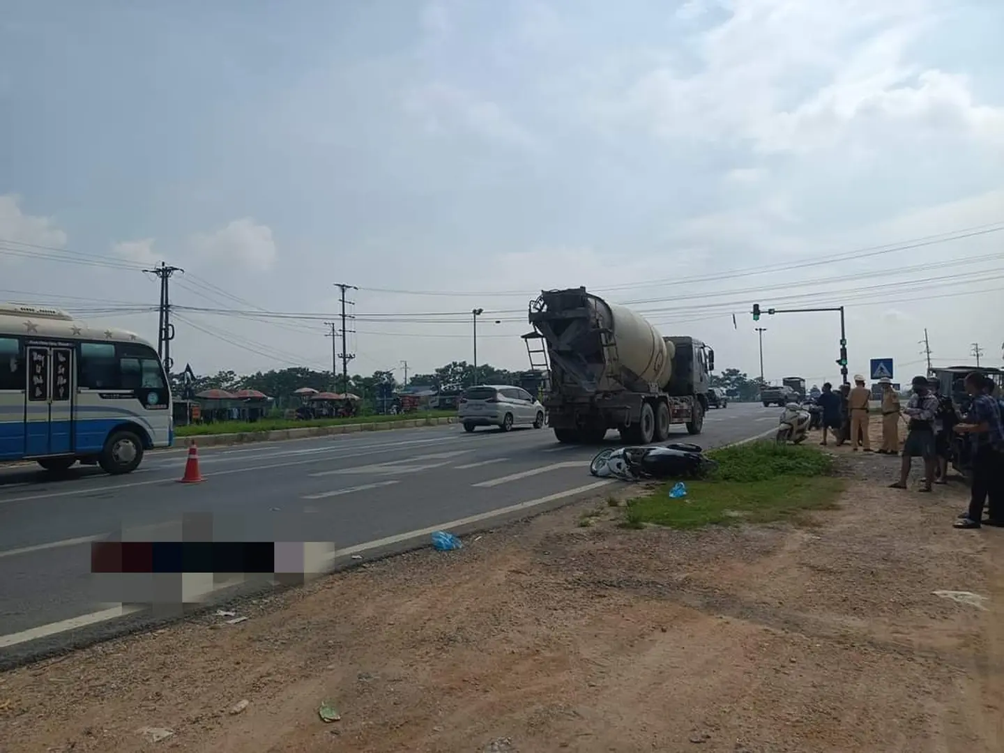 Tai nạn giao thông mới nhất 19/6/2024: va chạm xe bồn, một thai phụ tử vong