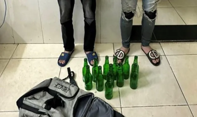 Ngăn chặn hai nam thanh niên mang theo hàng chục vỏ chai bia đi đánh nhau