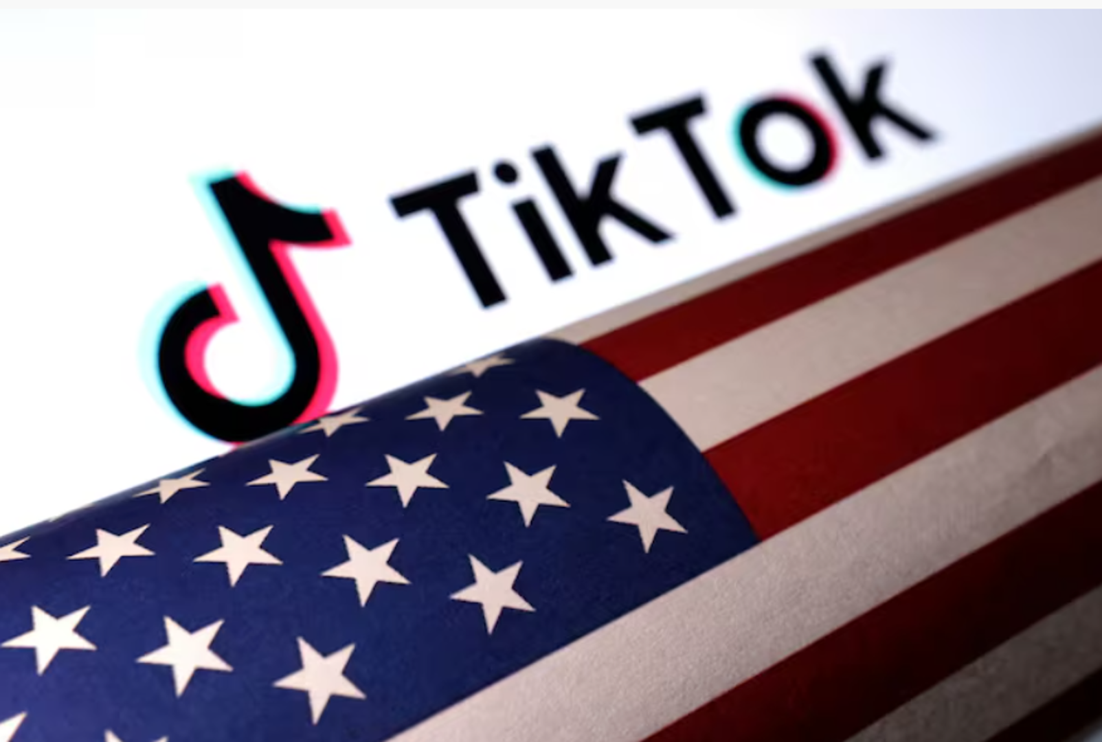 TikTok "loay hoay" trước lệnh xóa sổ của ông Biden