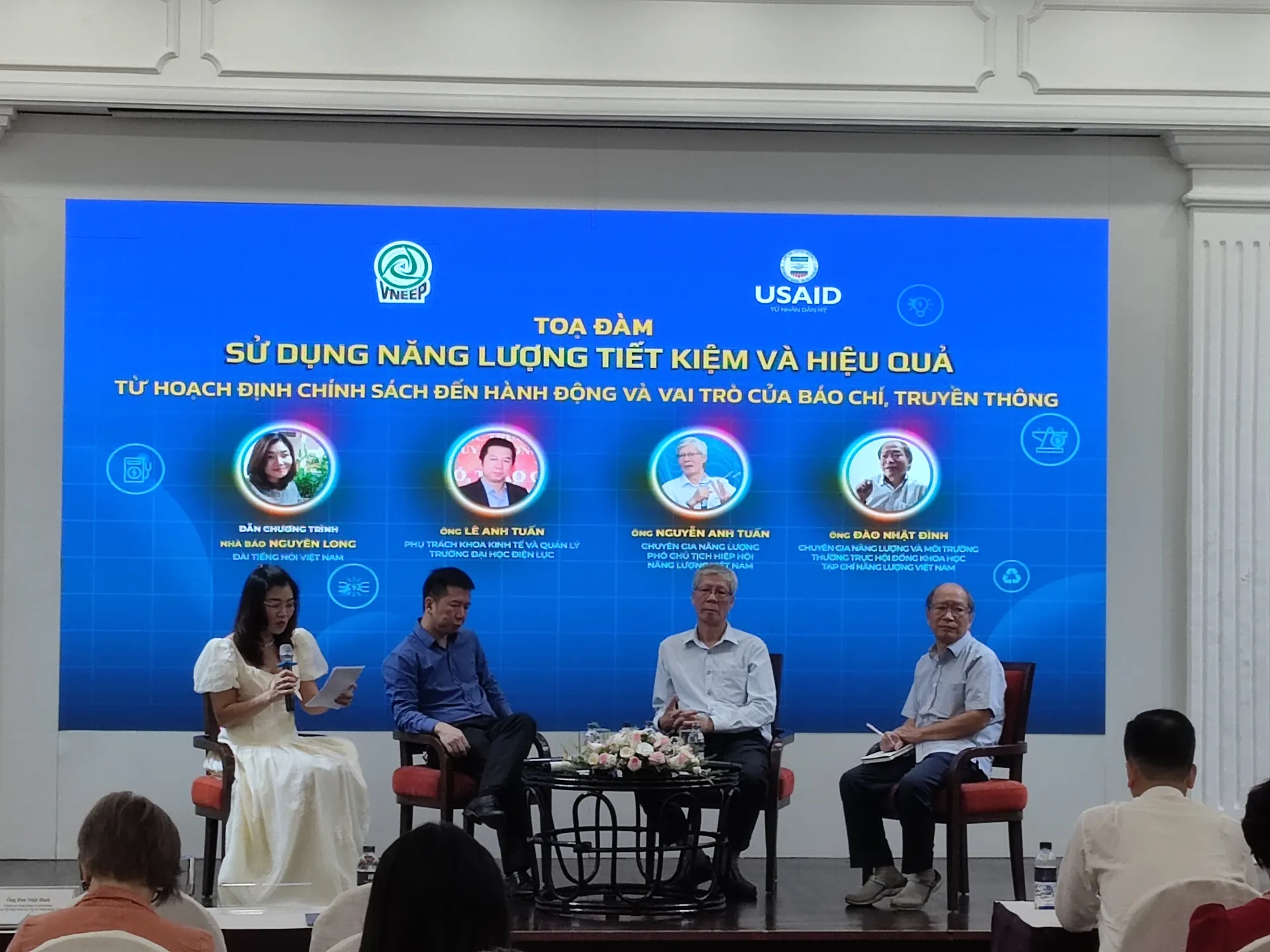 Sử dụng năng lượng tiết kiệm và hiệu quả không thể thiếu truyền thông