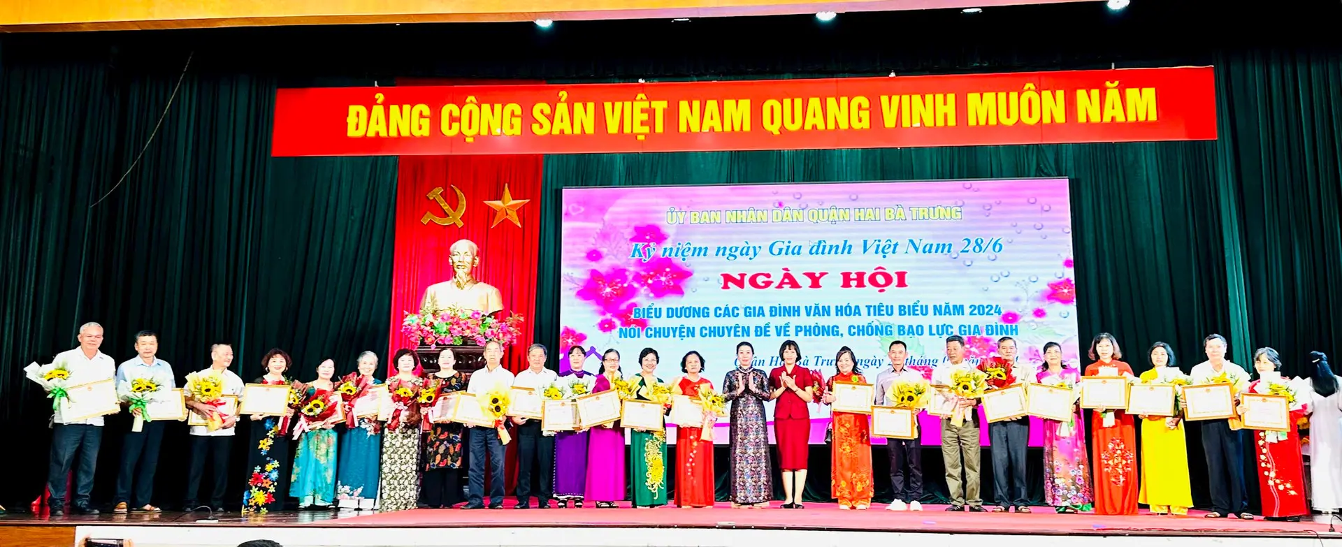 Quận Hai Bà Trưng: hơn 92% hộ đăng ký đạt Gia đình văn hóa  