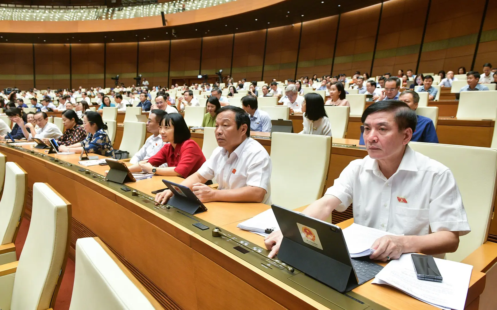 Quốc hội thông qua Luật Đường bộ, chưa quy định về phí giao thông nội đô