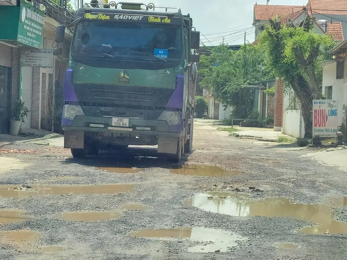 Huyện Chương Mỹ: nhiều công trình giao thông xuống cấp và chậm tiến độ