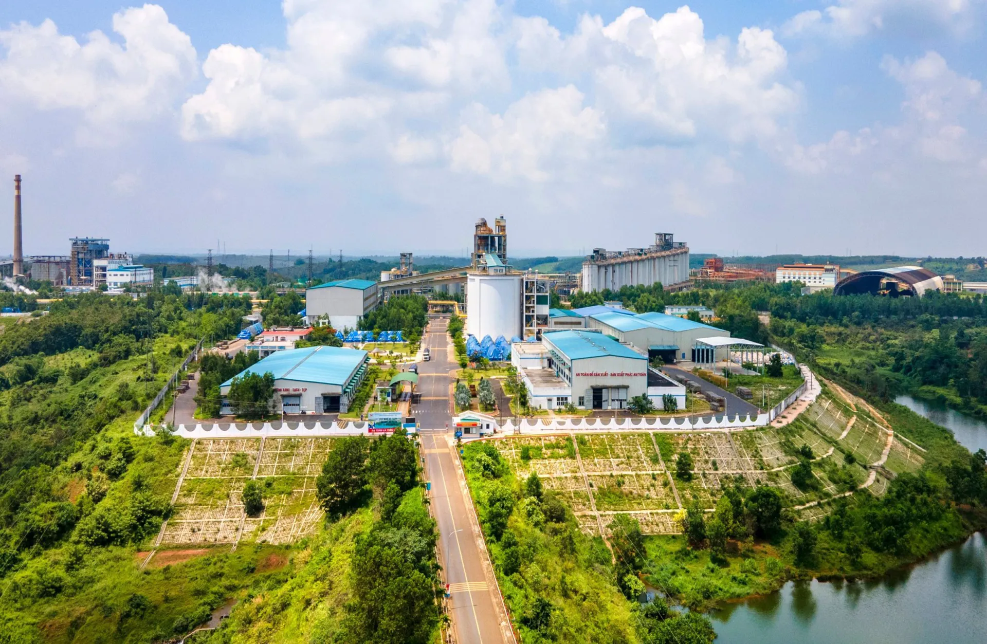 Công ty nhôm Đắk Nông TKV  tạo việc làm cho người dân tộc thiểu số
