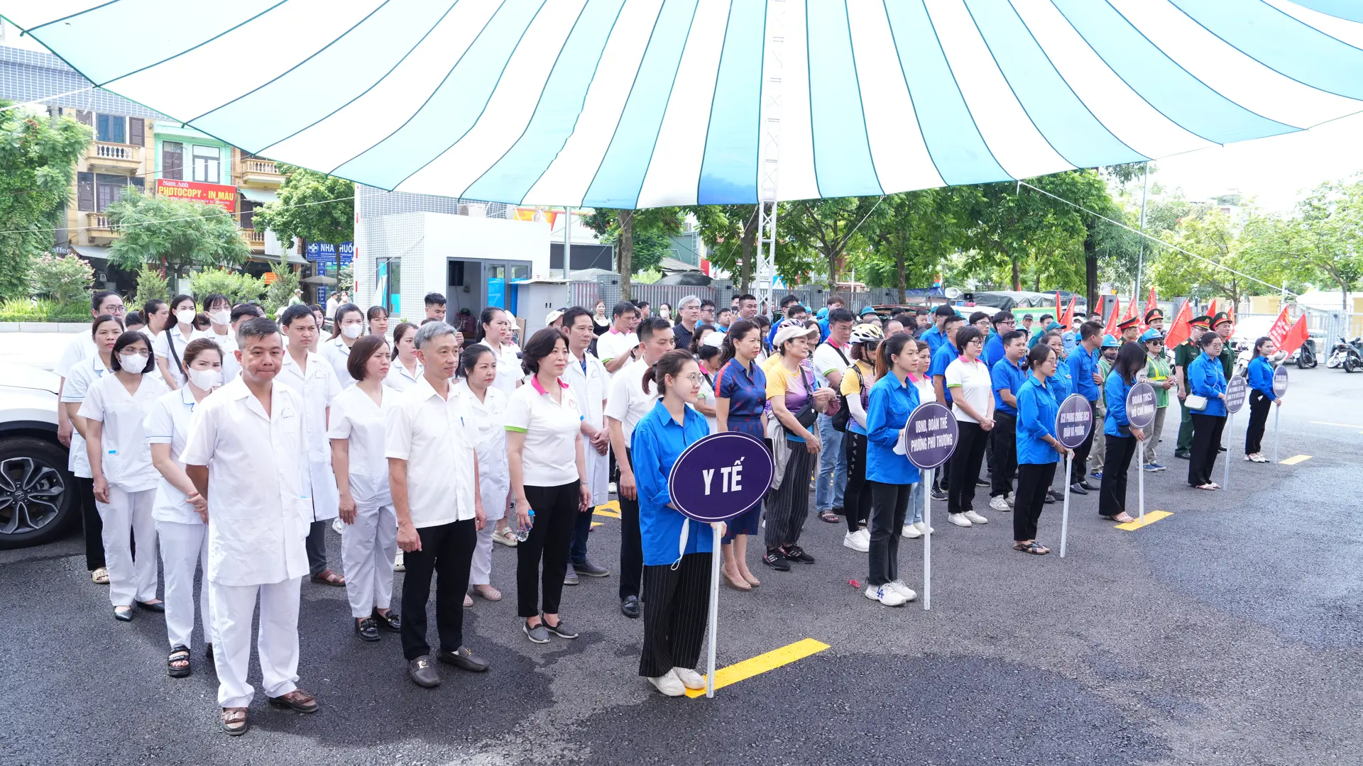 Tây Hồ: Ra quân tổng VSMT diệt bọ gậy phòng, chống dịch bệnh sốt xuất huyết