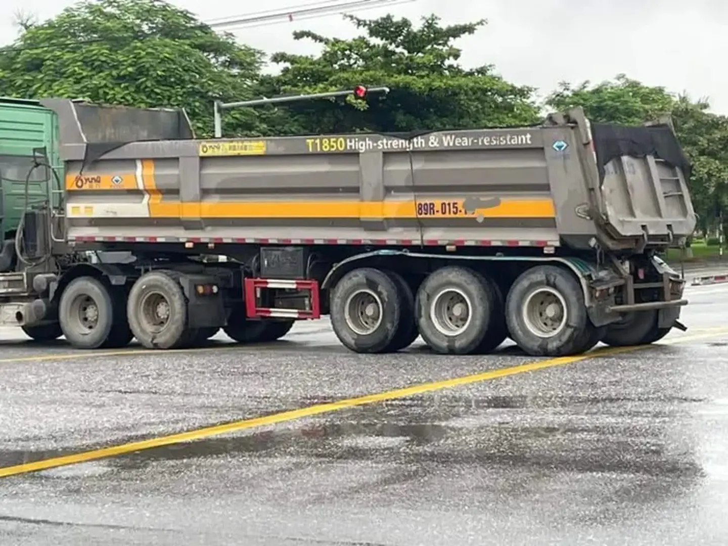 Tai nạn giao thông mới nhất 19/7/2024: cắt mặt xe đầu kéo bị tông tử vong