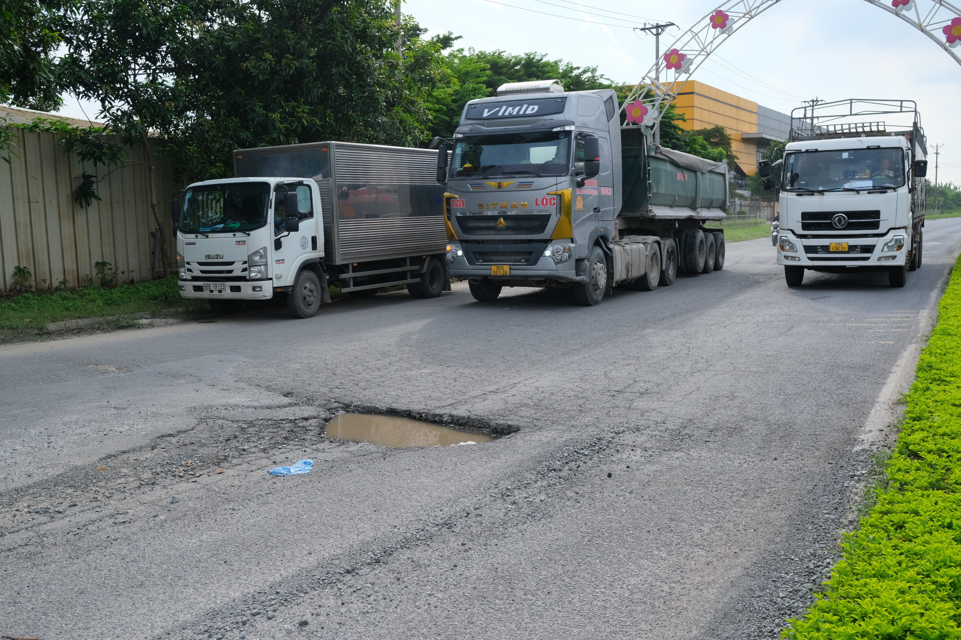 Vĩnh Phúc: tuyến đường Nguyễn Tất Thành “mòn mỏi” chờ nâng cấp, sửa chữa