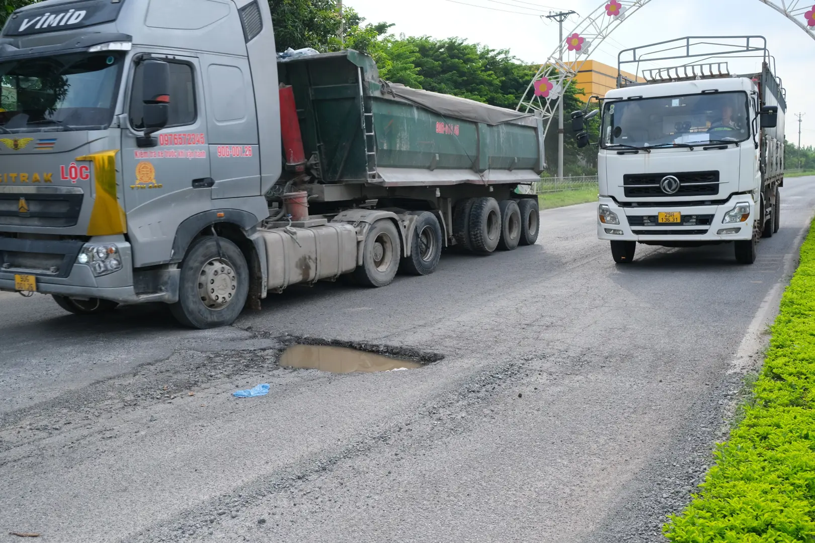 Vĩnh Phúc: đường Nguyễn Tất Thành hư hỏng xuống cấp và trách nhiệm của các bên