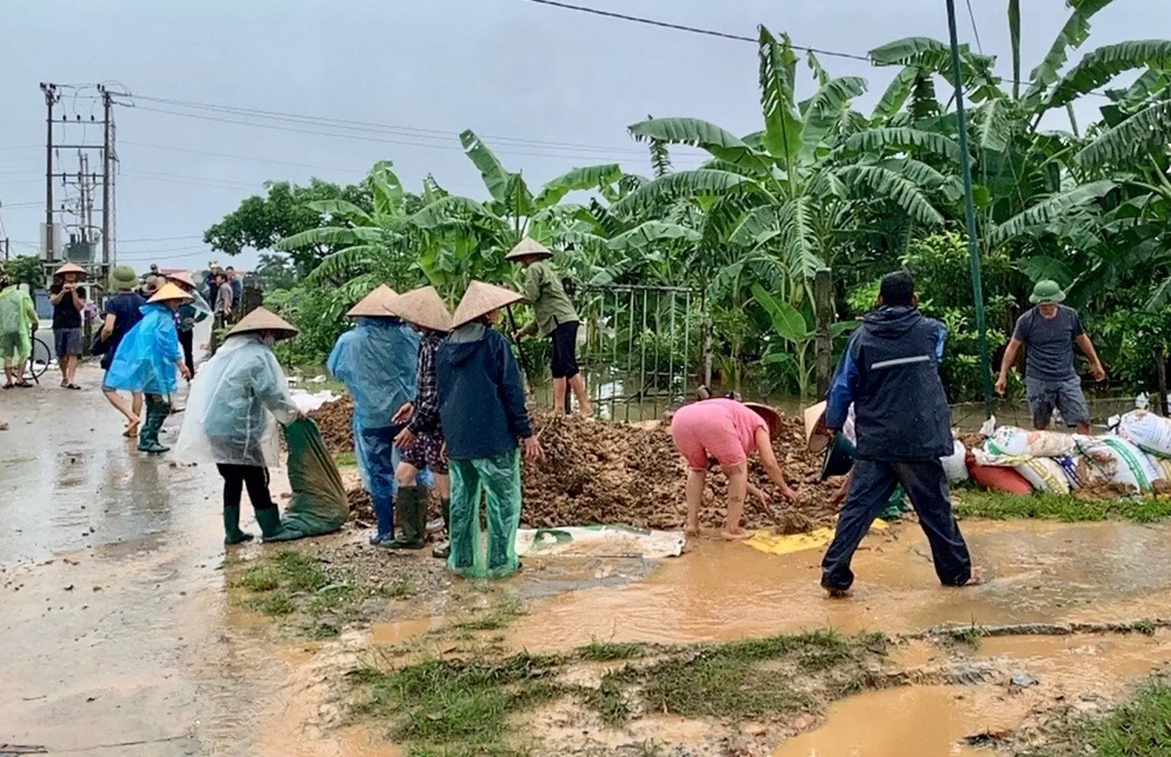 2 người chết do mưa lũ, Hà Nội chỉ đạo 4 huyện ứng phó khẩn cấp