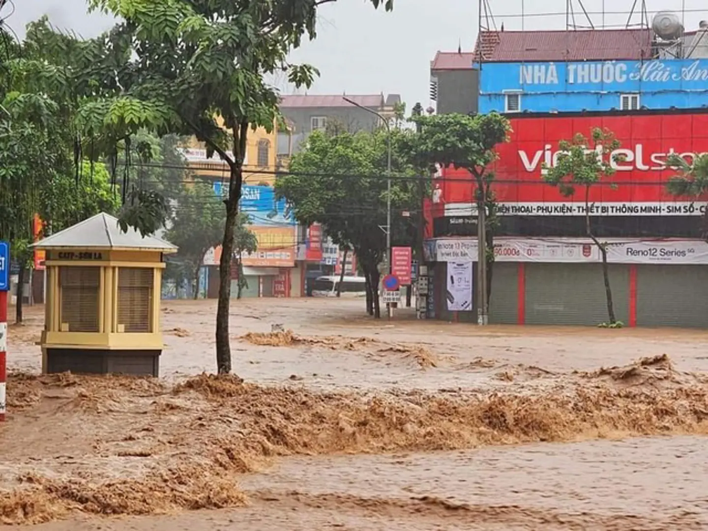 Sơn La: 8 người chết và mất tích do mưa lũ và sạt lở đất