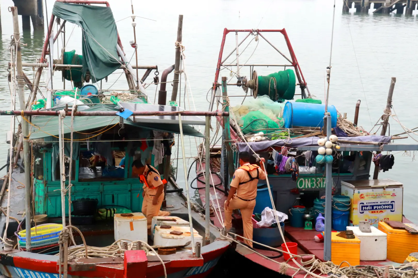 Quảng Ninh: xử lý 2 phương tiện đánh bắt trong vùng lõi di sản