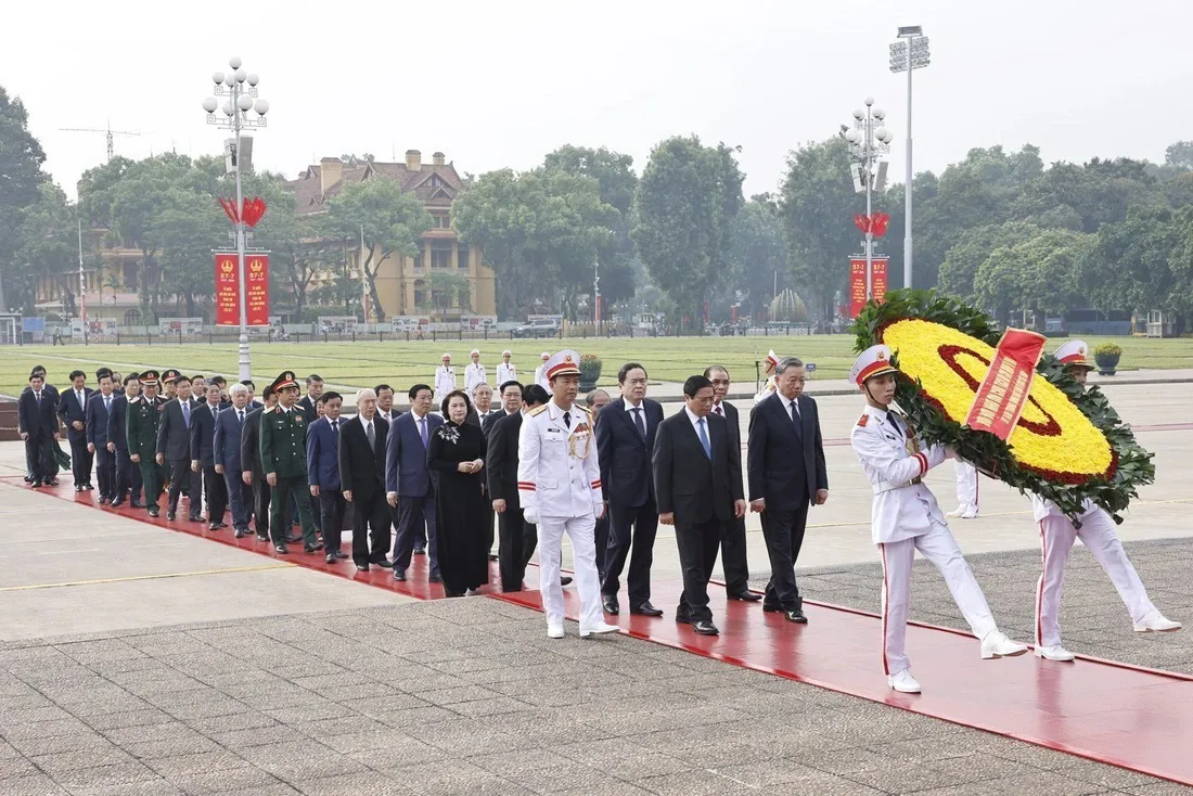 Lãnh đạo Đảng, Nhà nước, TP Hà Nội vào Lăng viếng Chủ tịch Hồ Chí Minh