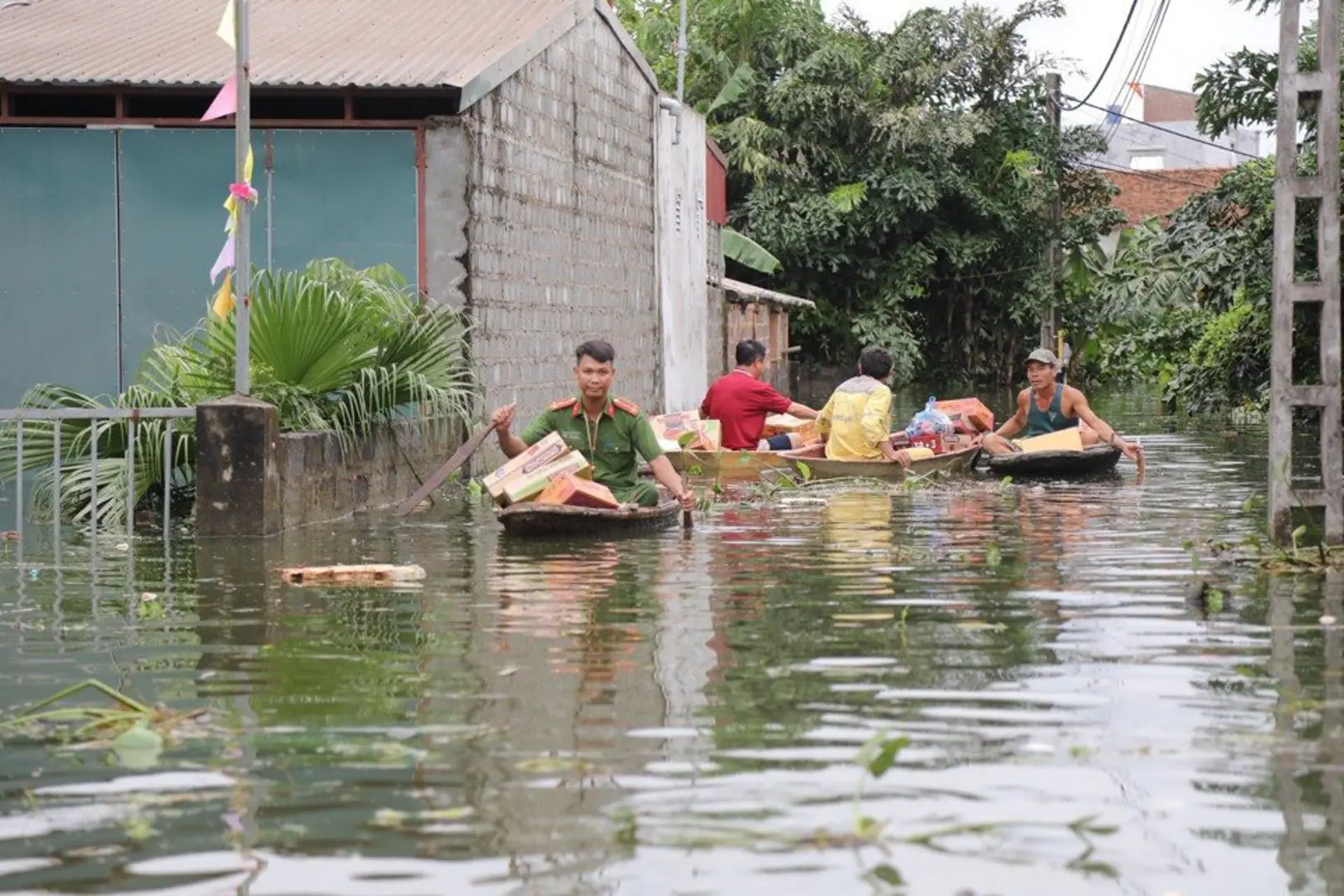 Hà Nội tập trung giải pháp ứng phó mưa lũ, không để thương vong về người