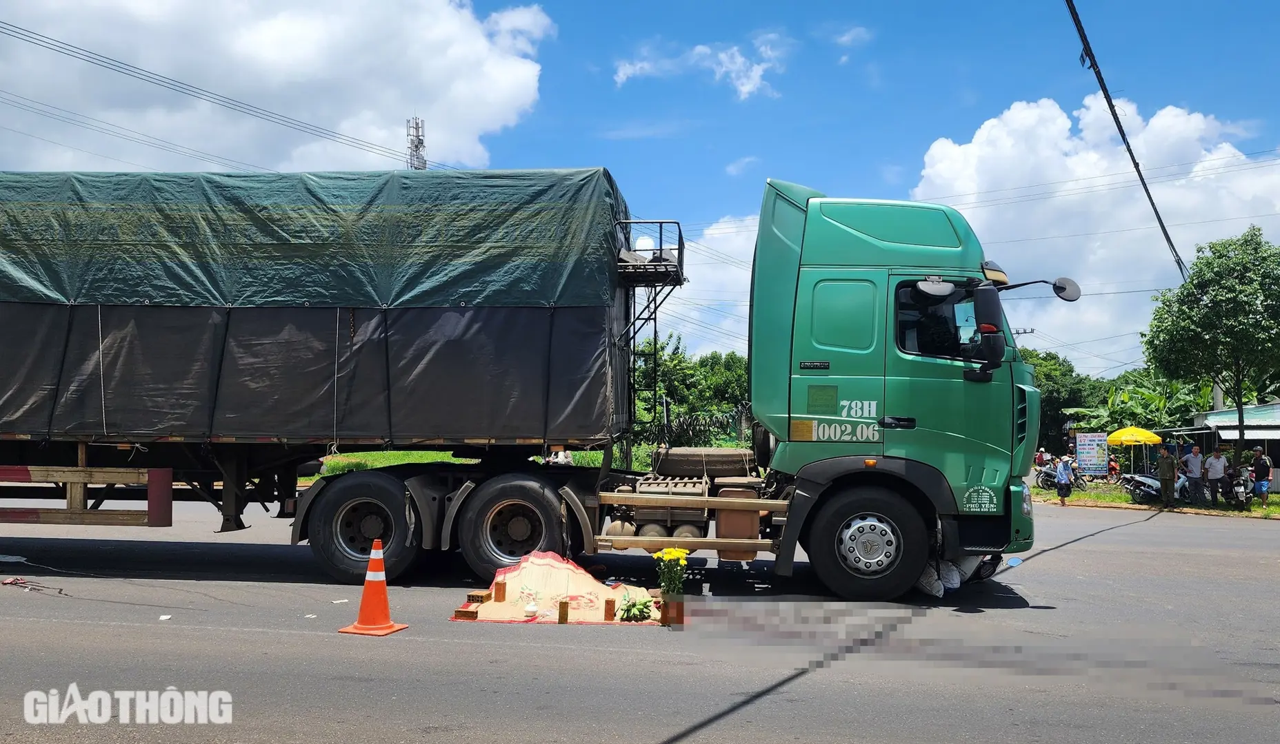 Tai nạn giao thông mới nhất 1/8/2024: tử vong khi đi vào điểm mù xe tải