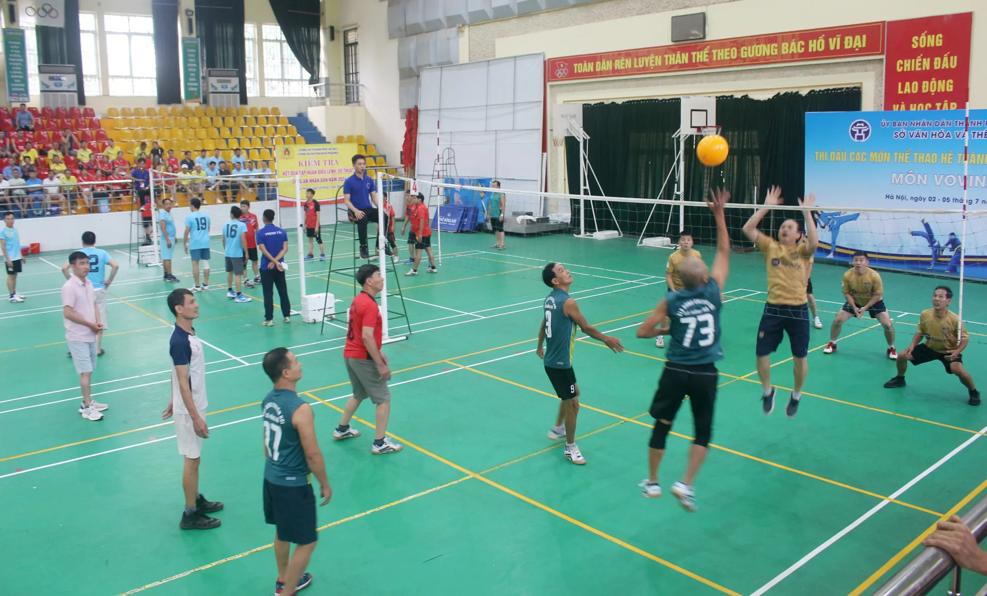Gần 400 vận động viên tham gia Giải bóng chuyền hơi huyện Đan Phượng năm 2024