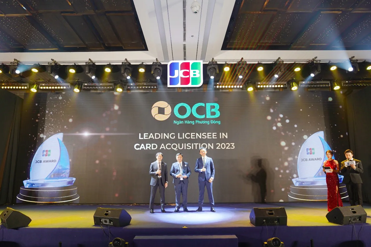 OCB liên tiếp 2 năm liền dẫn đầu về phát hành thẻ mới