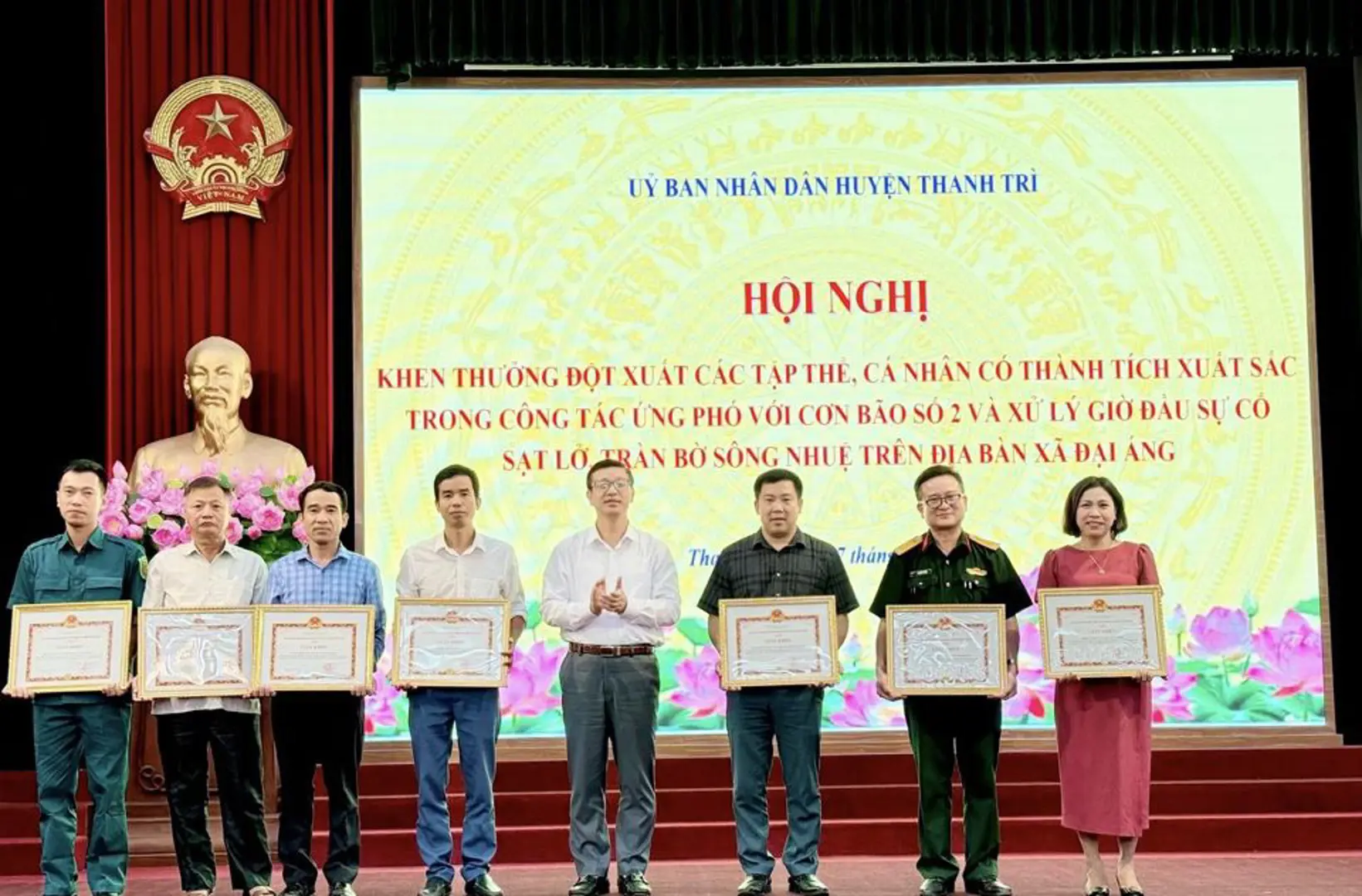 Huyện Thanh Trì: khen thưởng các tập thể, cá nhân xử lý sự cố bão lụt