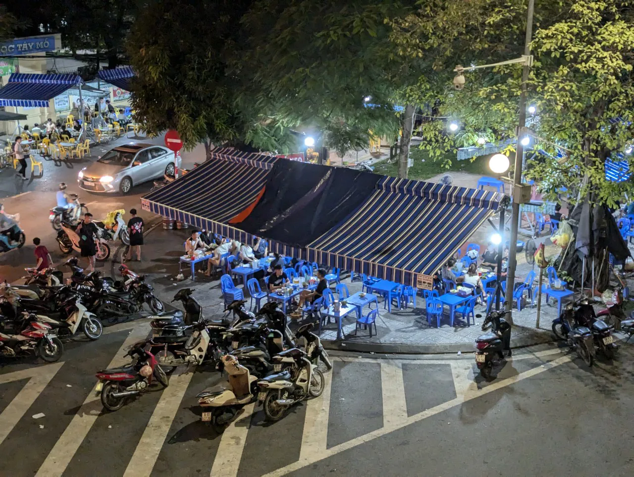Khu vực cổng ủy ban phường thành “thiên đường ăn nhậu”