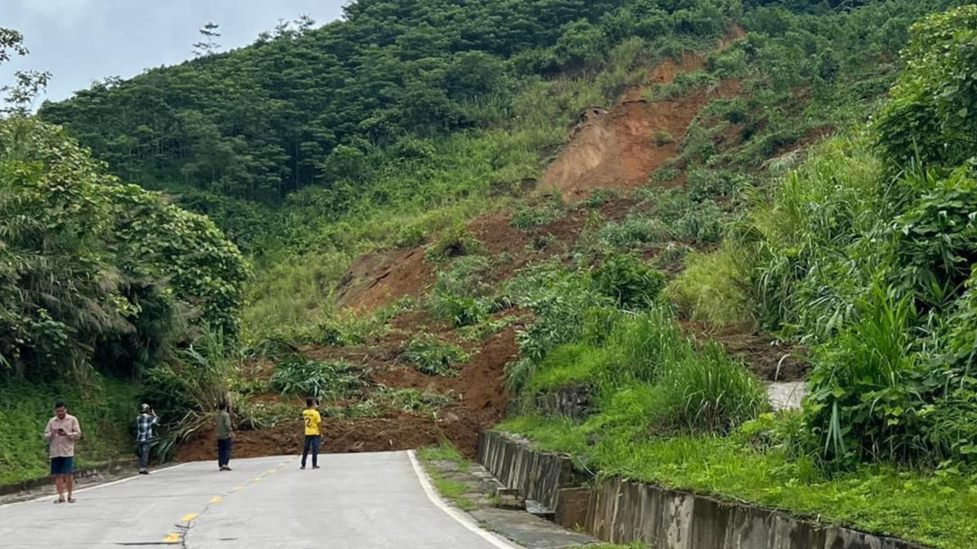 Lào Cai: đoạn đường bị sạt lở dự kiến thông đường tạm thời trong chiều nay