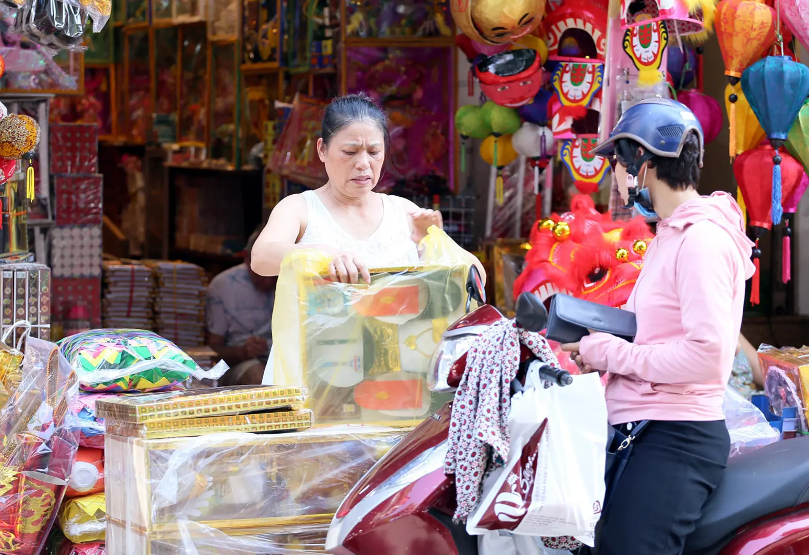 Sát rằm tháng 7, thị trường vàng mã ế ẩm