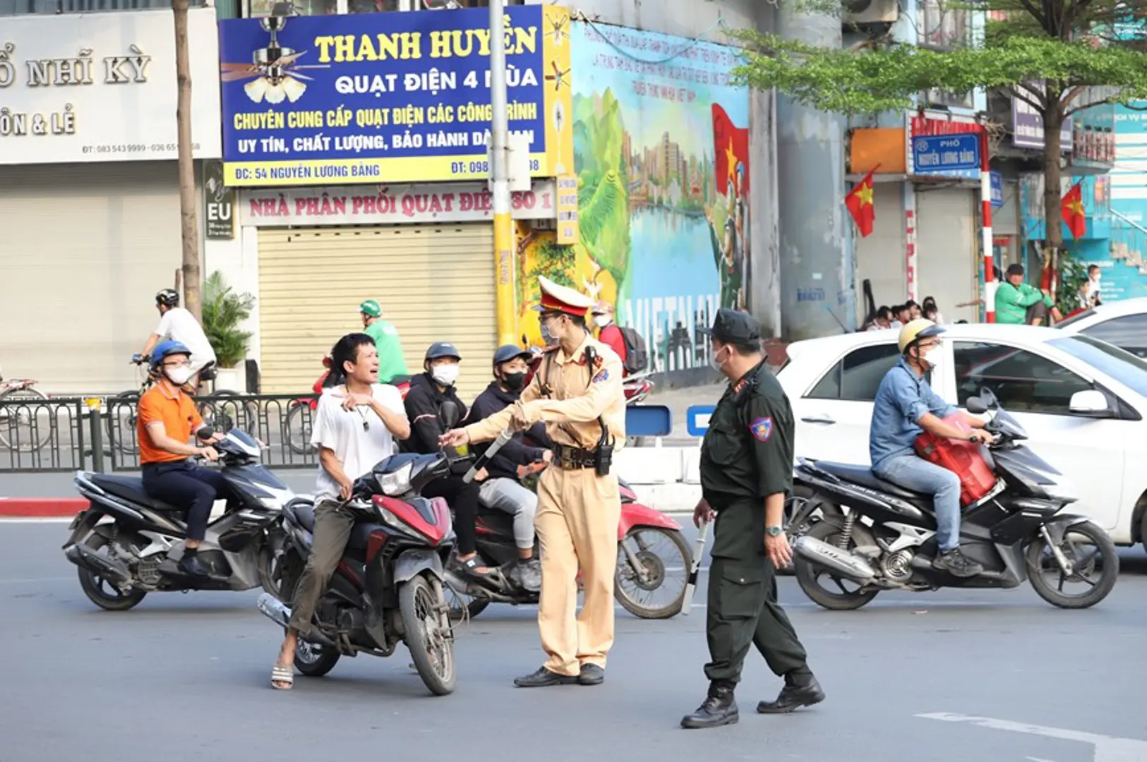 Thượng tôn pháp luật để xây dựng văn hoá giao thông an toàn