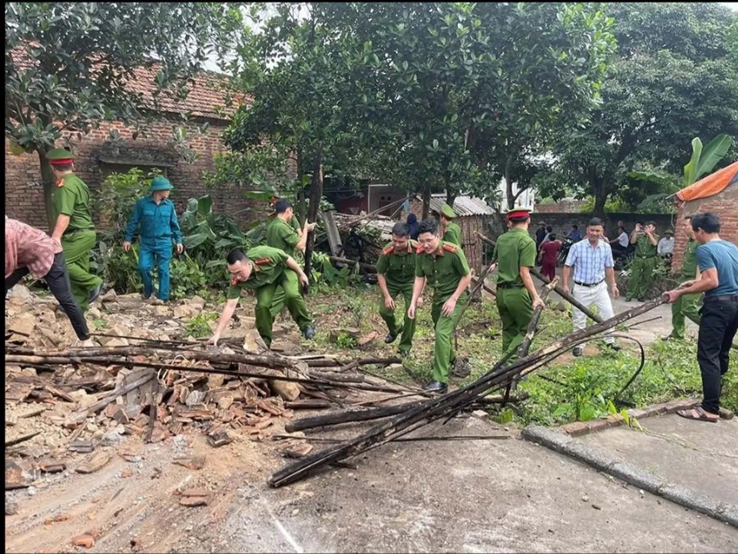 Công an Bắc Giang: bàn giao 27 ngôi nhà tình nghĩa cho các hộ khó khăn