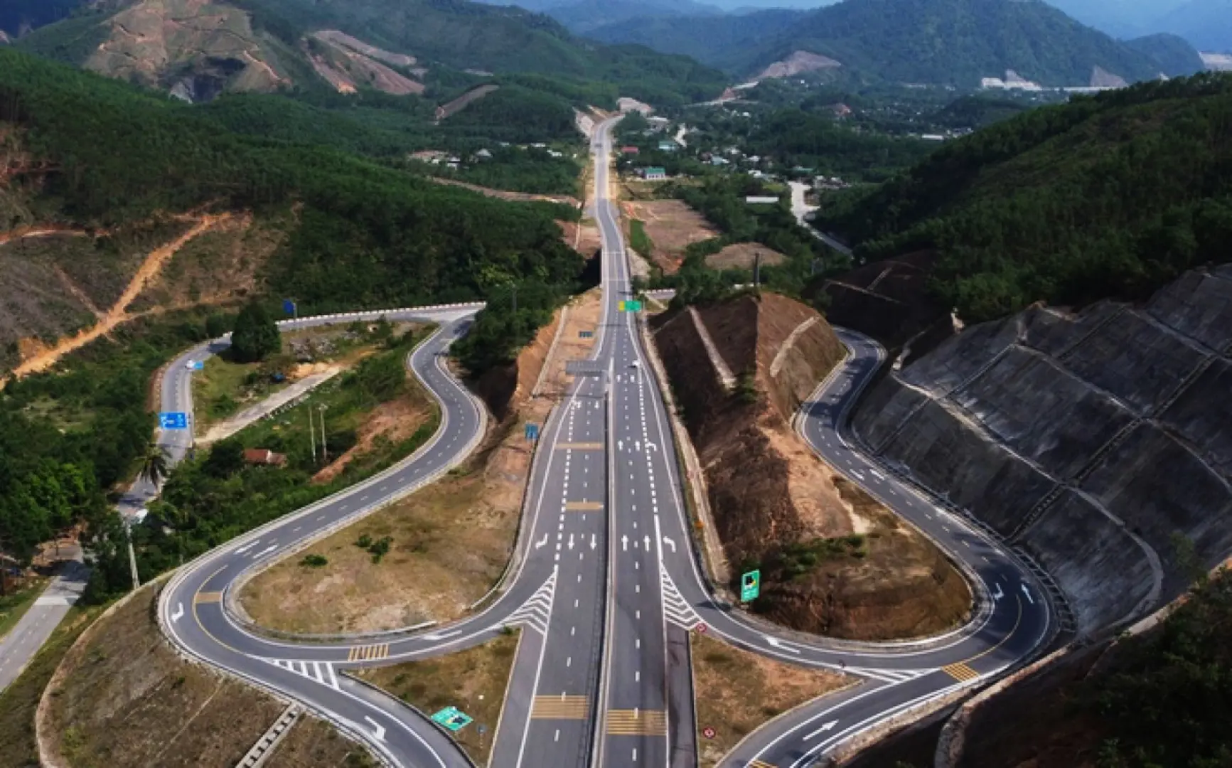 Đảm bảo hoàn thành mục tiêu 3.000 km cao tốc vào cuối năm 2025