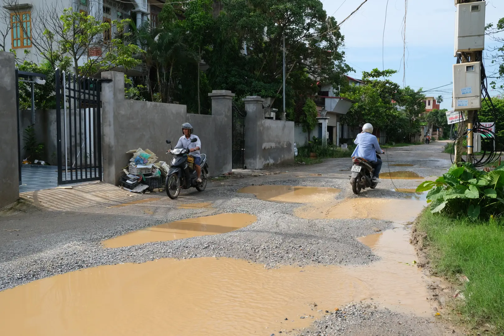 Vĩnh Phúc: chằng chịt “ổ trâu, ổ gà” trên tuyến đường Quang Trung