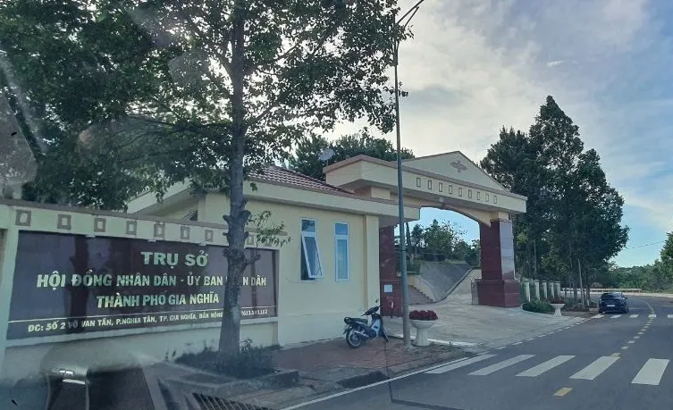 Thành phố Gia Nghĩa xử lý vụ “thu hồi đất nhưng không thu hồi sổ đỏ”