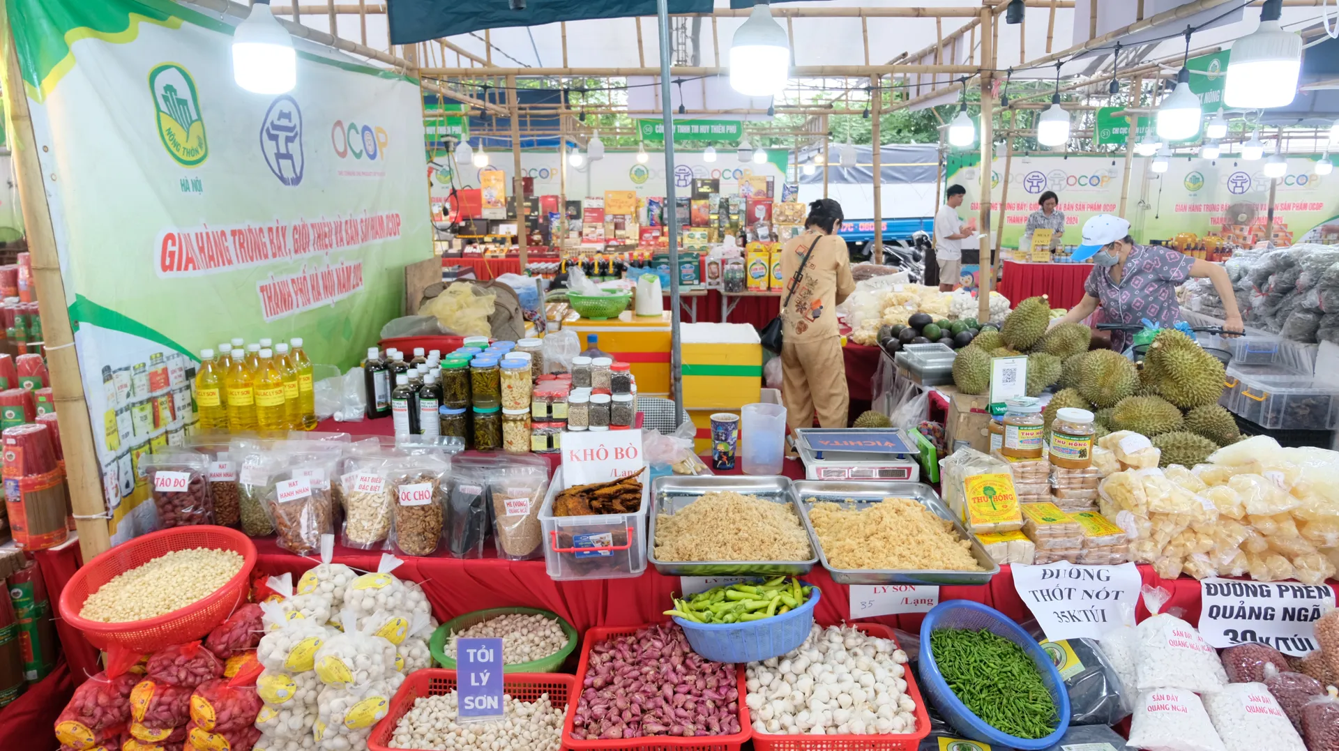 Ghé công viên Long Biên, thoả sức mua sắm ưu đãi hàng ngàn đặc sản