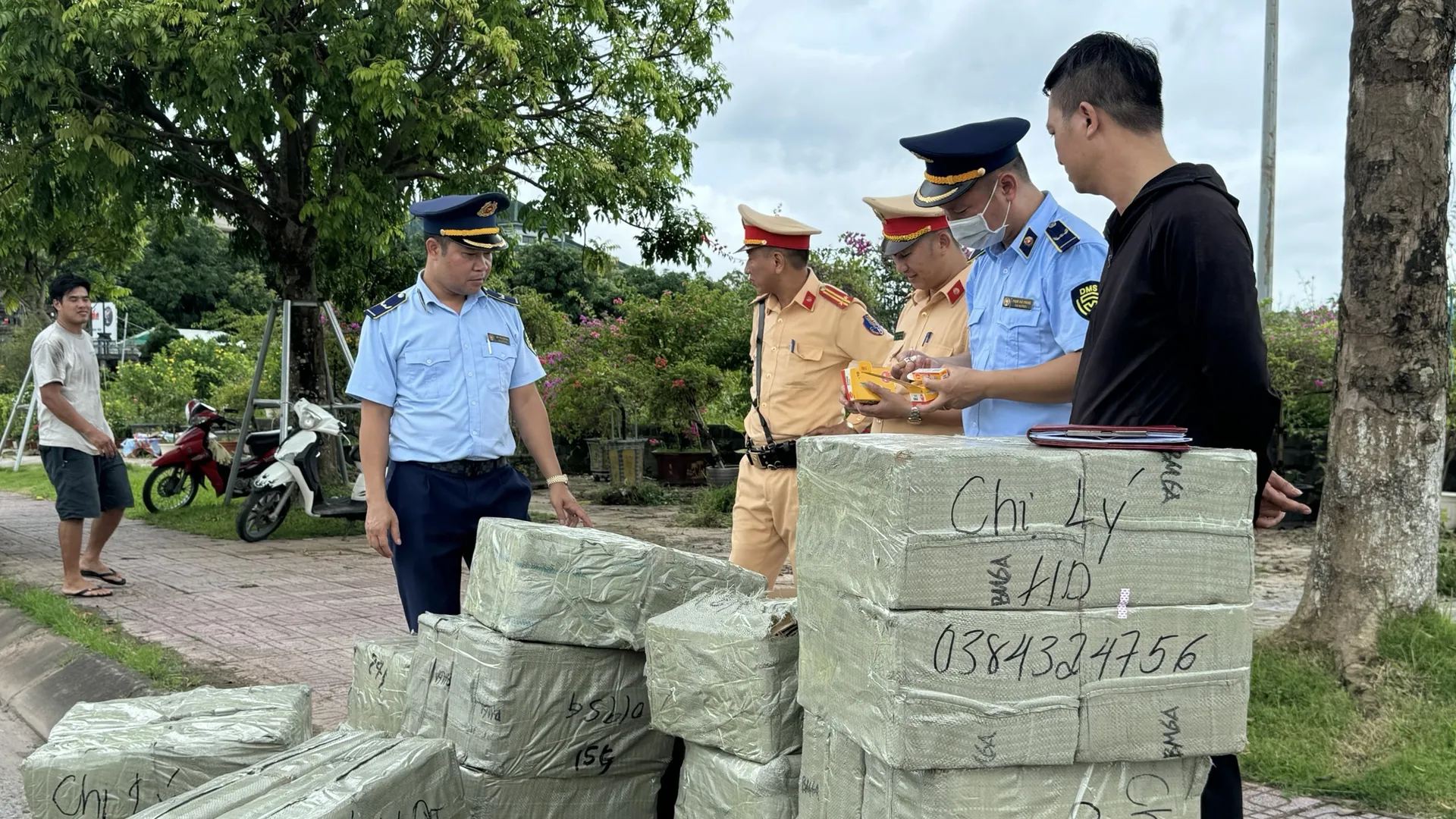 Quảng Ninh: thu giữ hàng chục nghìn chiếc bugi giả mạo nhãn hiệu NGK