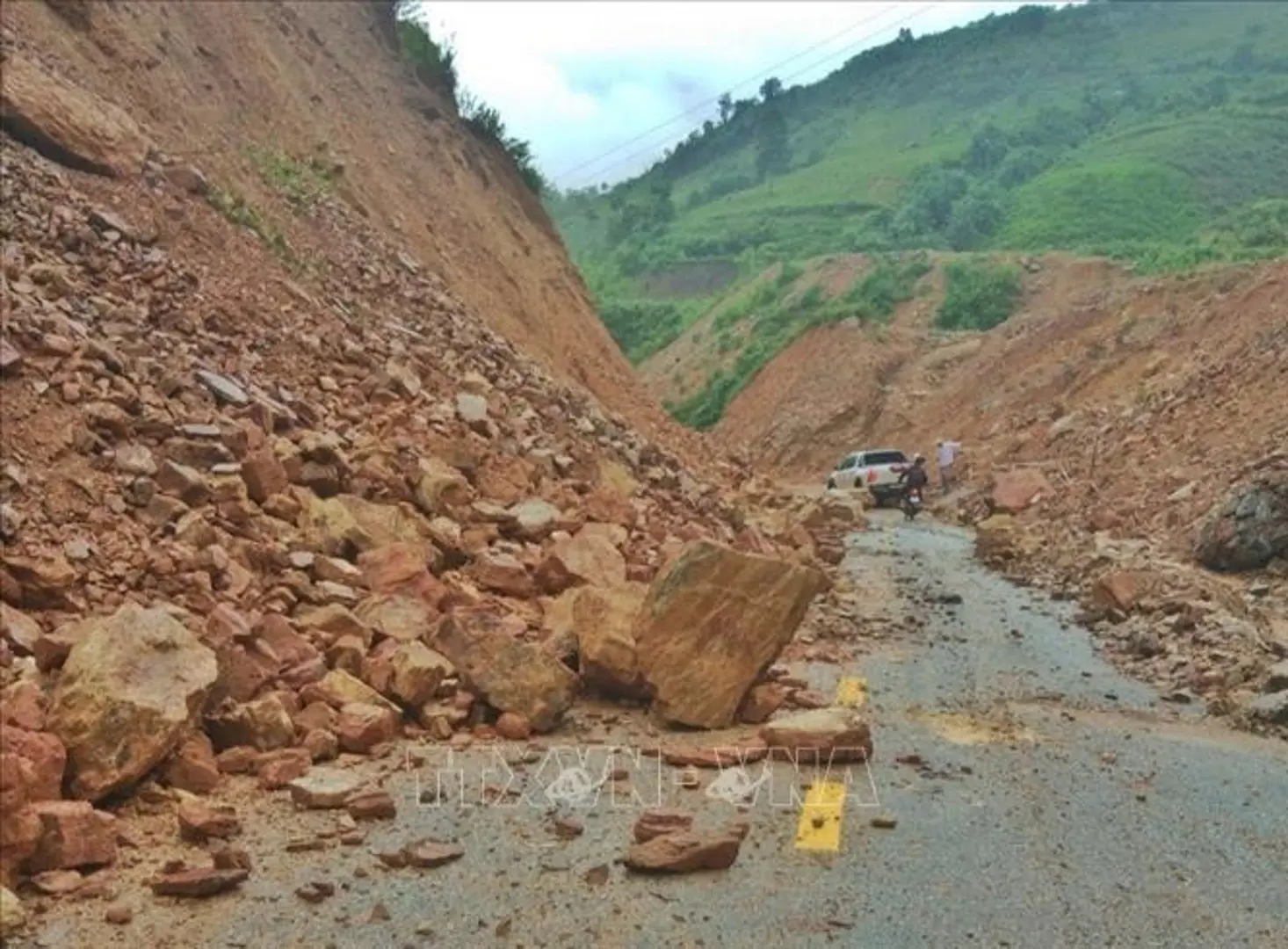 Mưa lớn kéo dài, 11 địa phương đối diện lũ quét, sạt lở, sụt lún đất