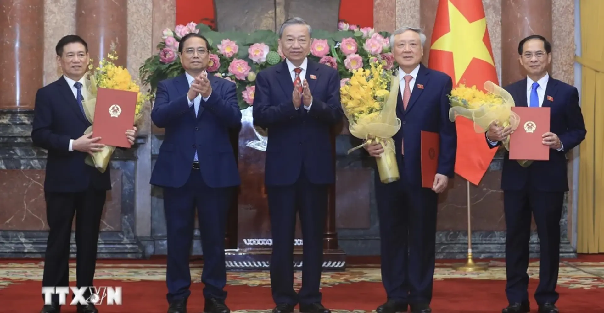 Tổng Bí thư, Chủ tịch nước trao quyết định bổ nhiệm 3 Phó Thủ tướng và 2 Bộ trưởng