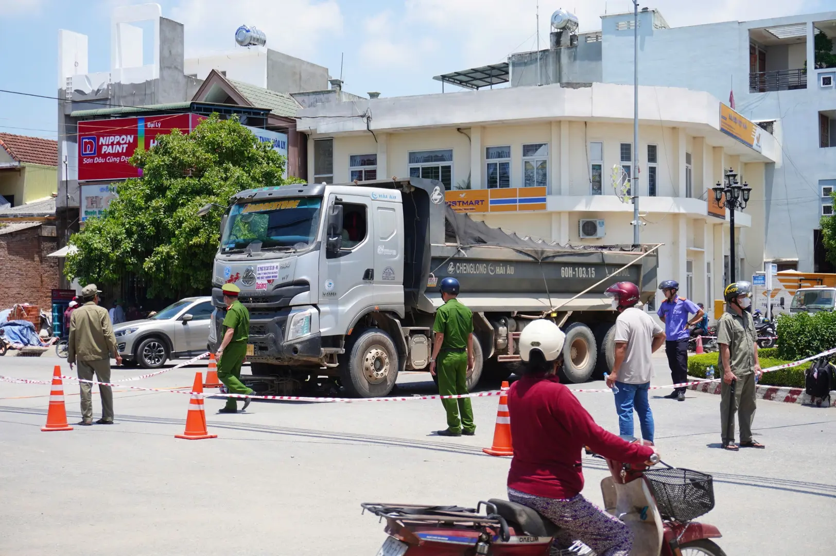 Quảng Ngãi: va chạm với xe tải, một người tử vong