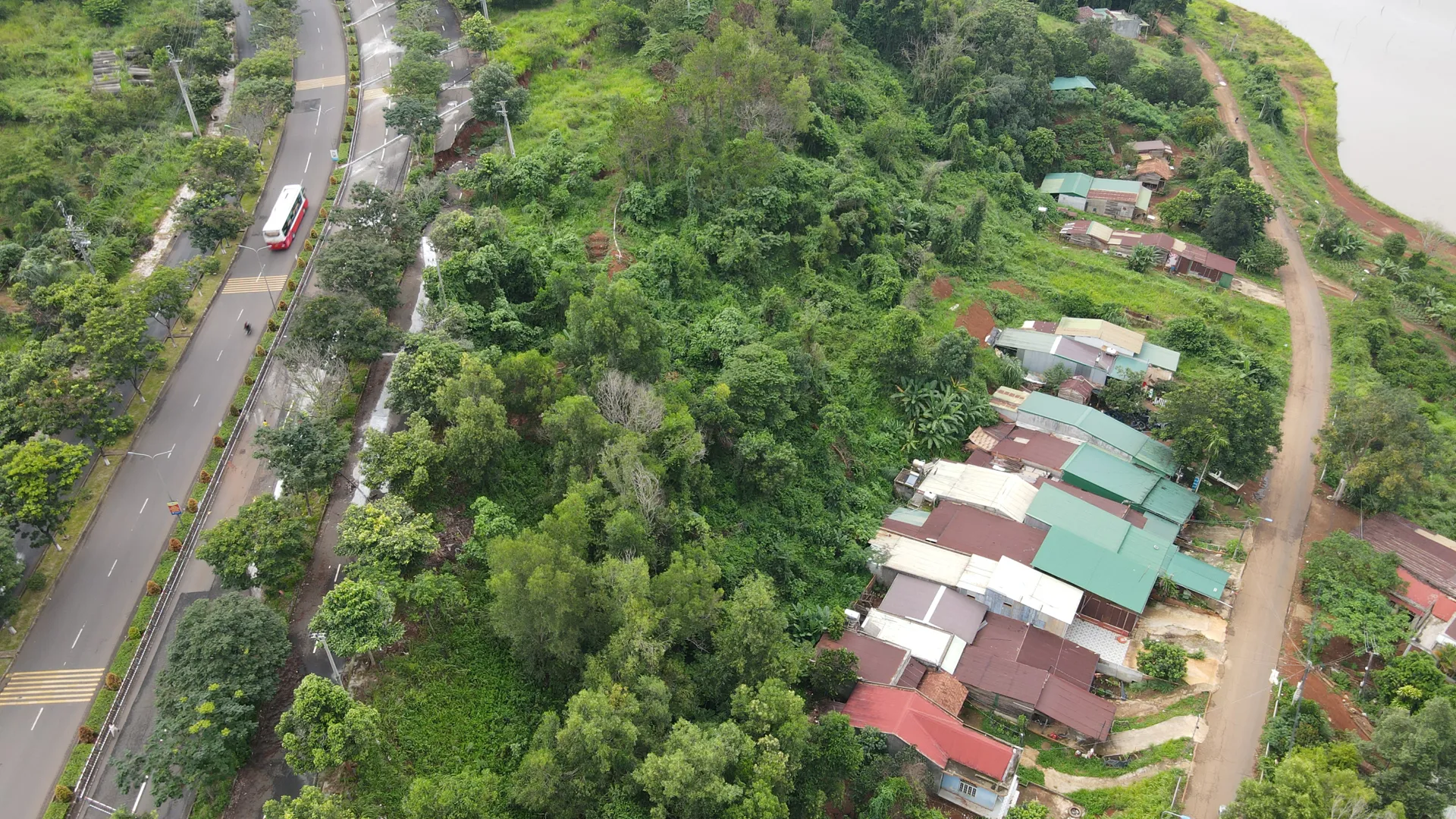 Đắk Nông: đã tìm ra nguyên nhân gây sụt lún đường Hồ Chí Minh