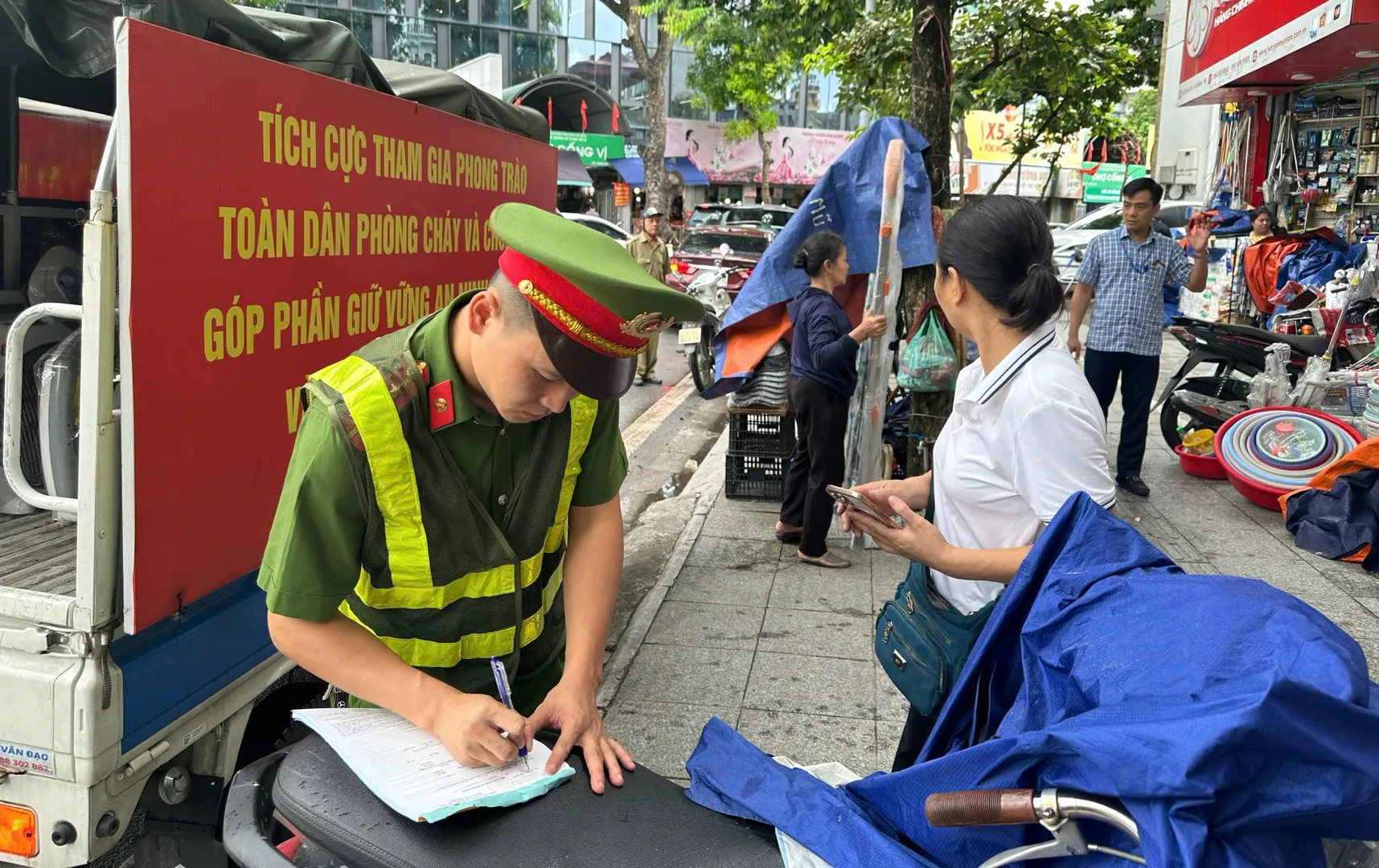 Quận Ba Đình: ra quân bảo đảm trật tự đô thị phục vụ Quốc khánh 2/9