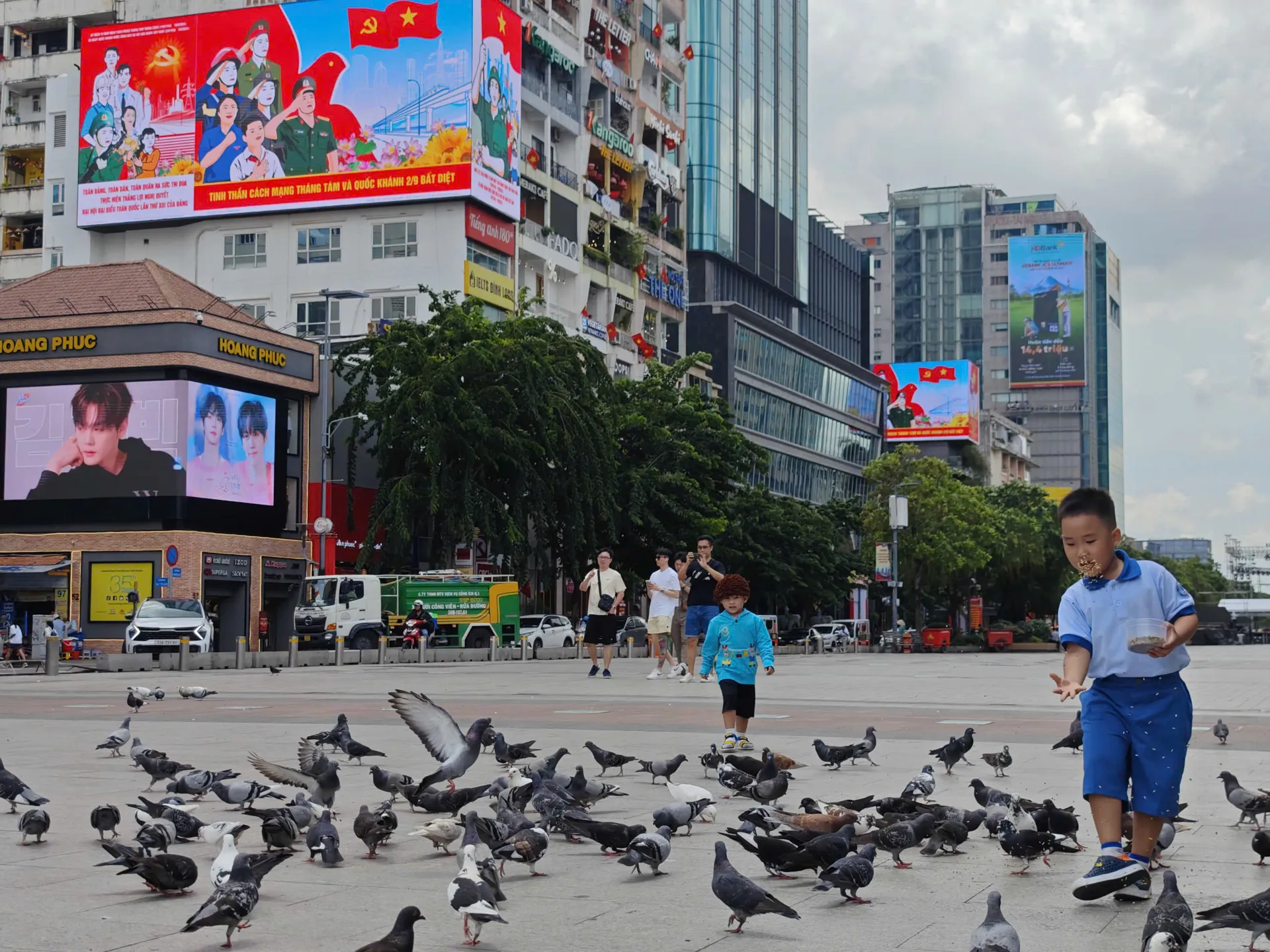 TP Hồ Chí Minh rực rỡ cờ hoa chào mừng Quốc khánh 2/9