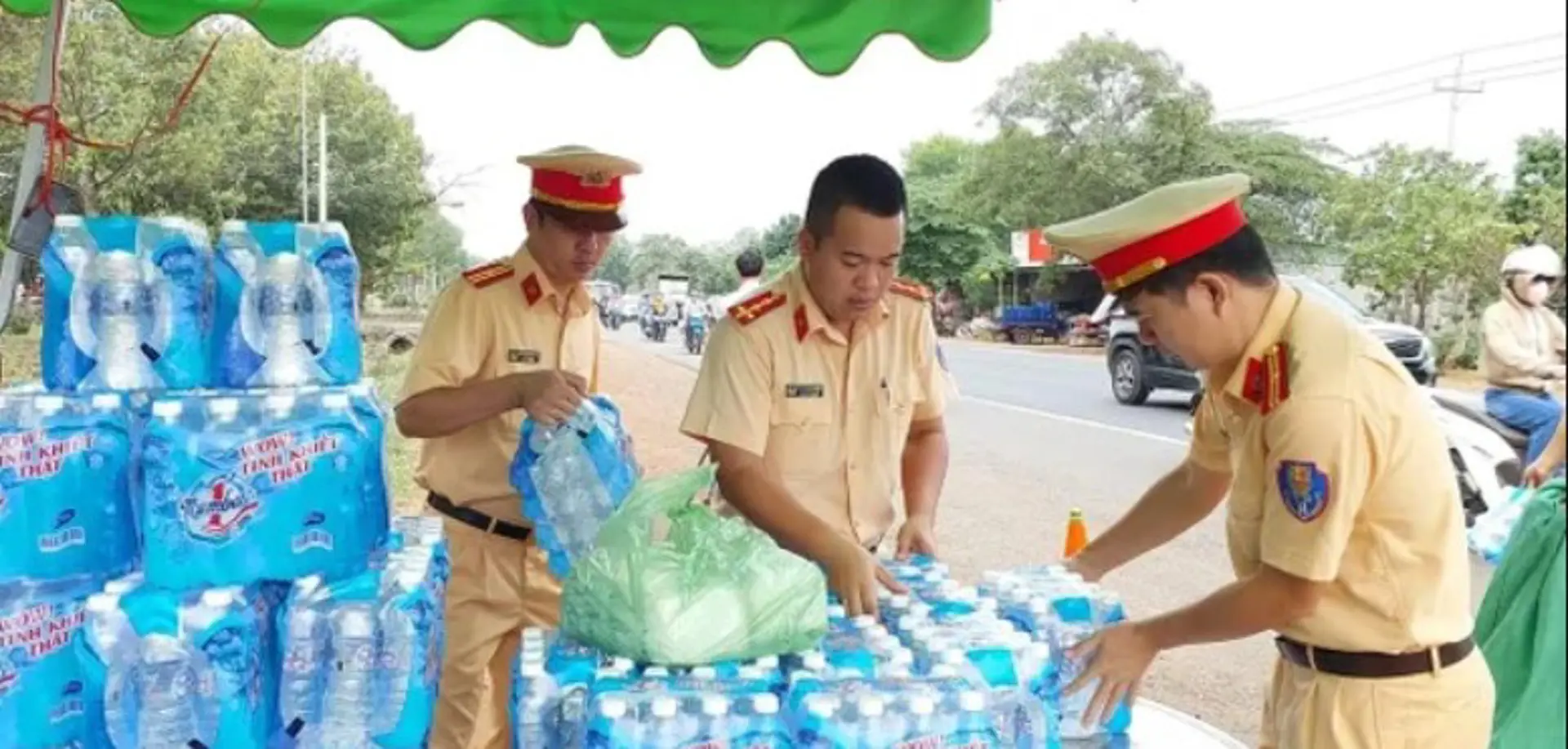 CSGT Bình Phước làm tốt công tác hỗ trợ người dân về quê dịp Quốc khánh