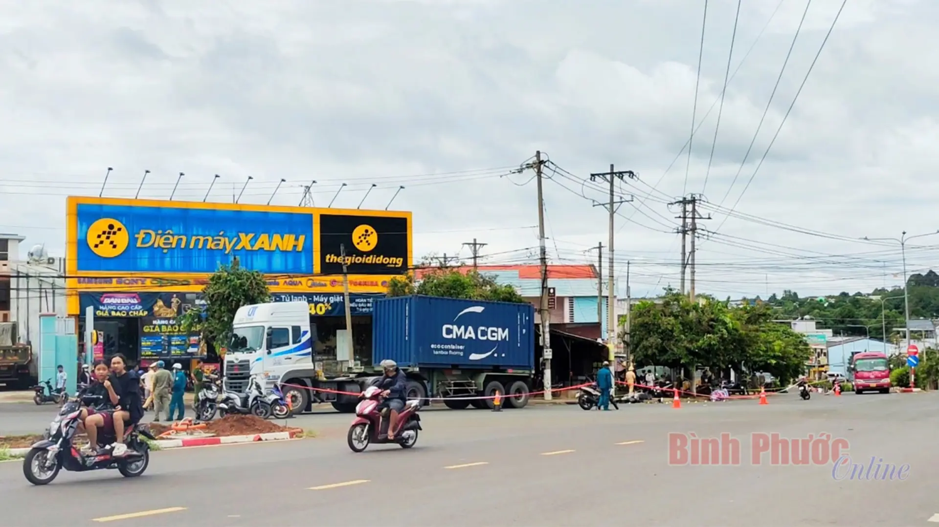 Tai nạn giao thông mới nhất 31/8/2024: 2 dì cháu tử vong dưới gầm xe container