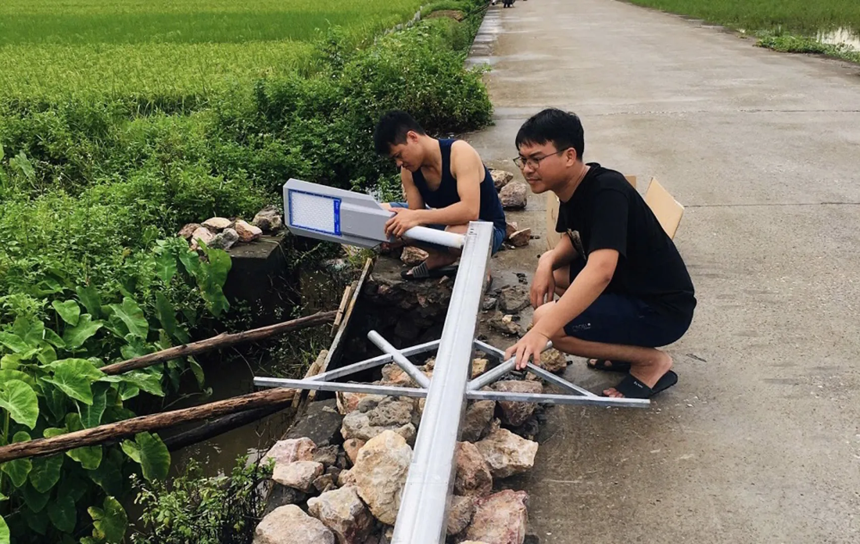 Thắp sáng đường quê