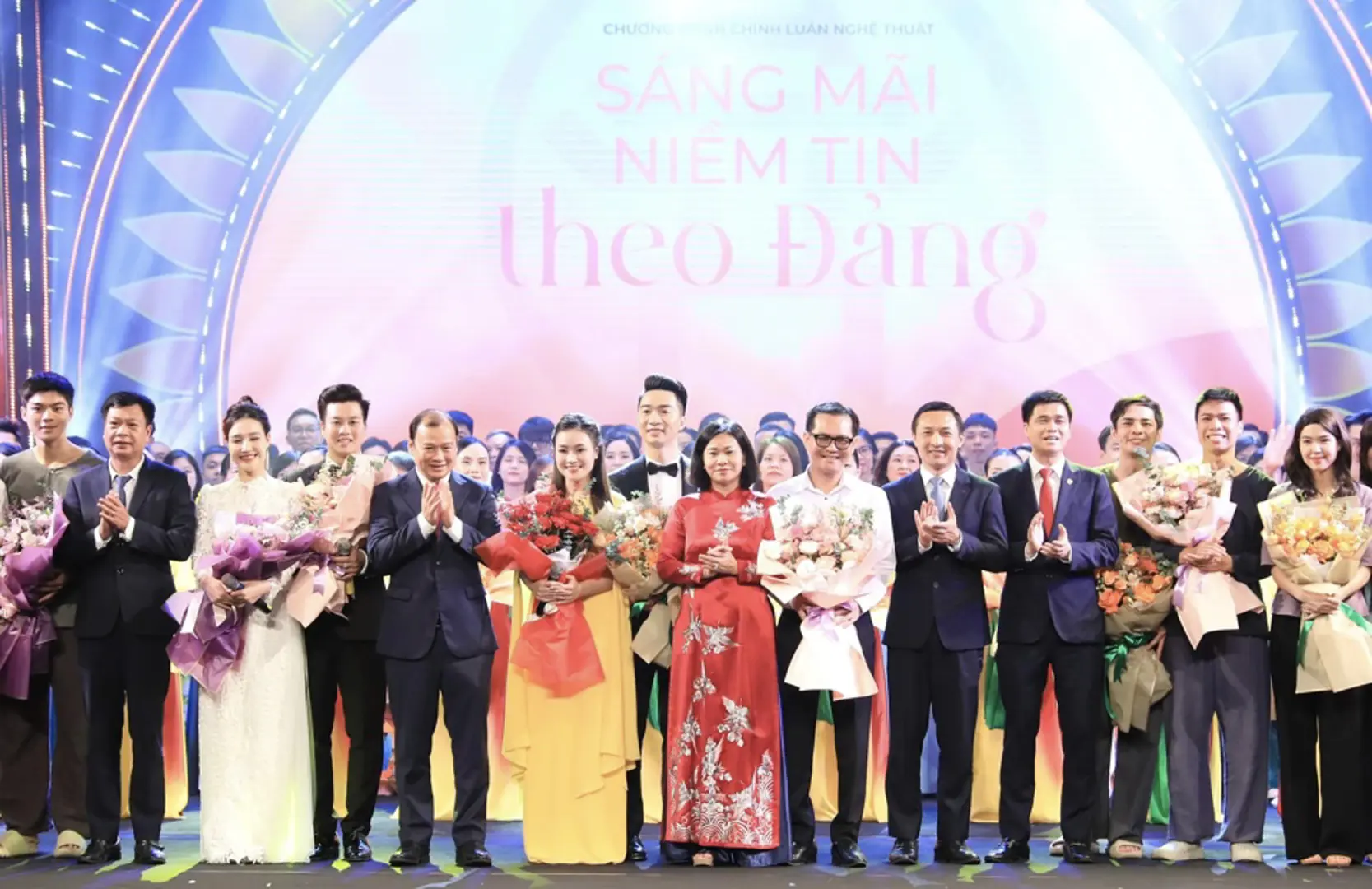 Trang trọng Chương trình chính luận nghệ thuật “Sáng mãi niềm tin theo Đảng”