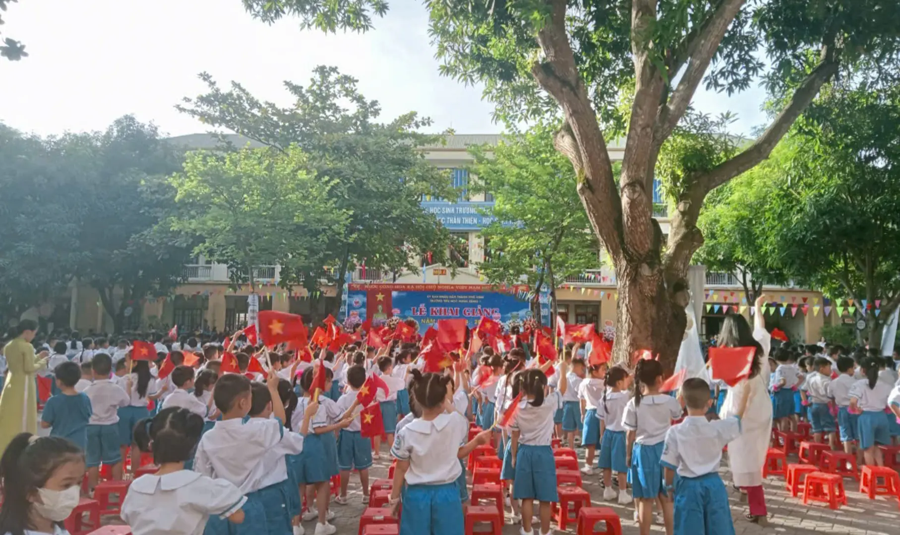 Nghệ An: hơn 926 nghìn học sinh đến trường khai giảng năm học mới