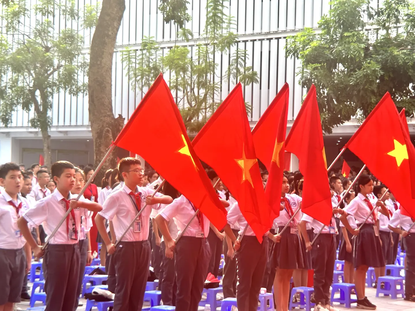 Quận Tây Hồ: các em học sinh hân hoan chào năm học mới