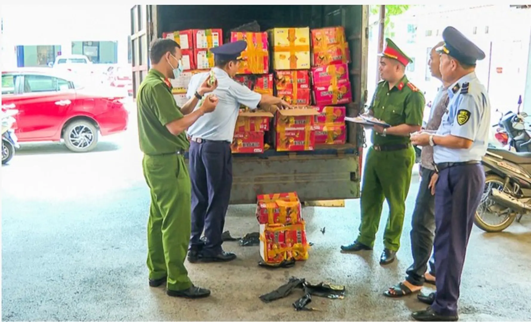 Bắc Giang: phát hiện hơn 12.000 chiếc bánh Trung thu không rõ nguồn gốc