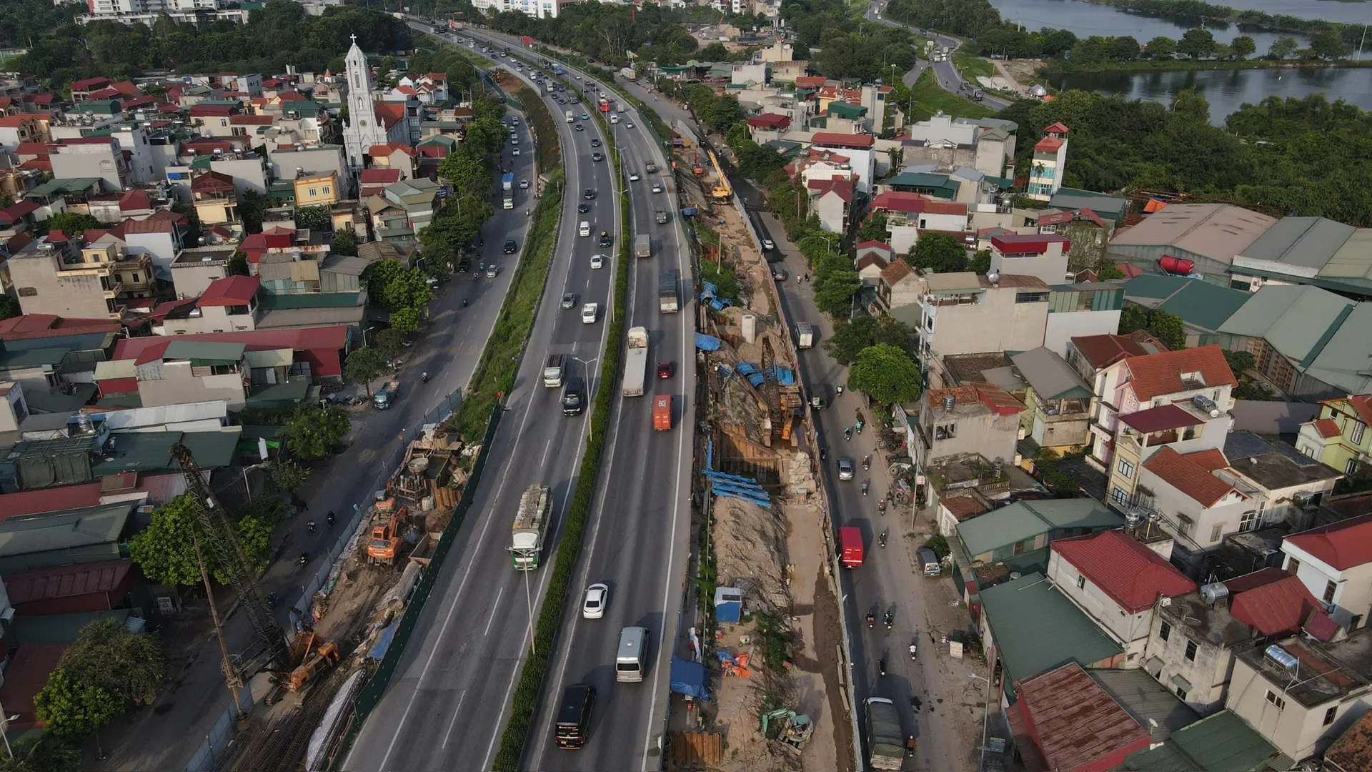 Thiếu mặt bằng làm chậm tiến độ