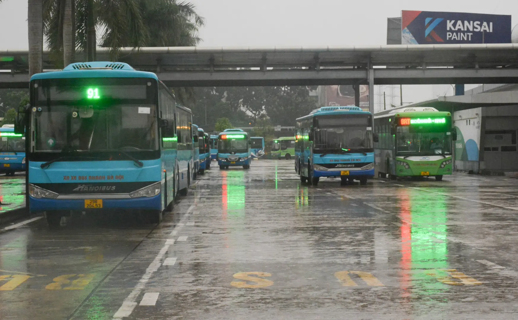 Hà Nội: tạm dừng hoạt động phục vụ hành khách bằng xe buýt