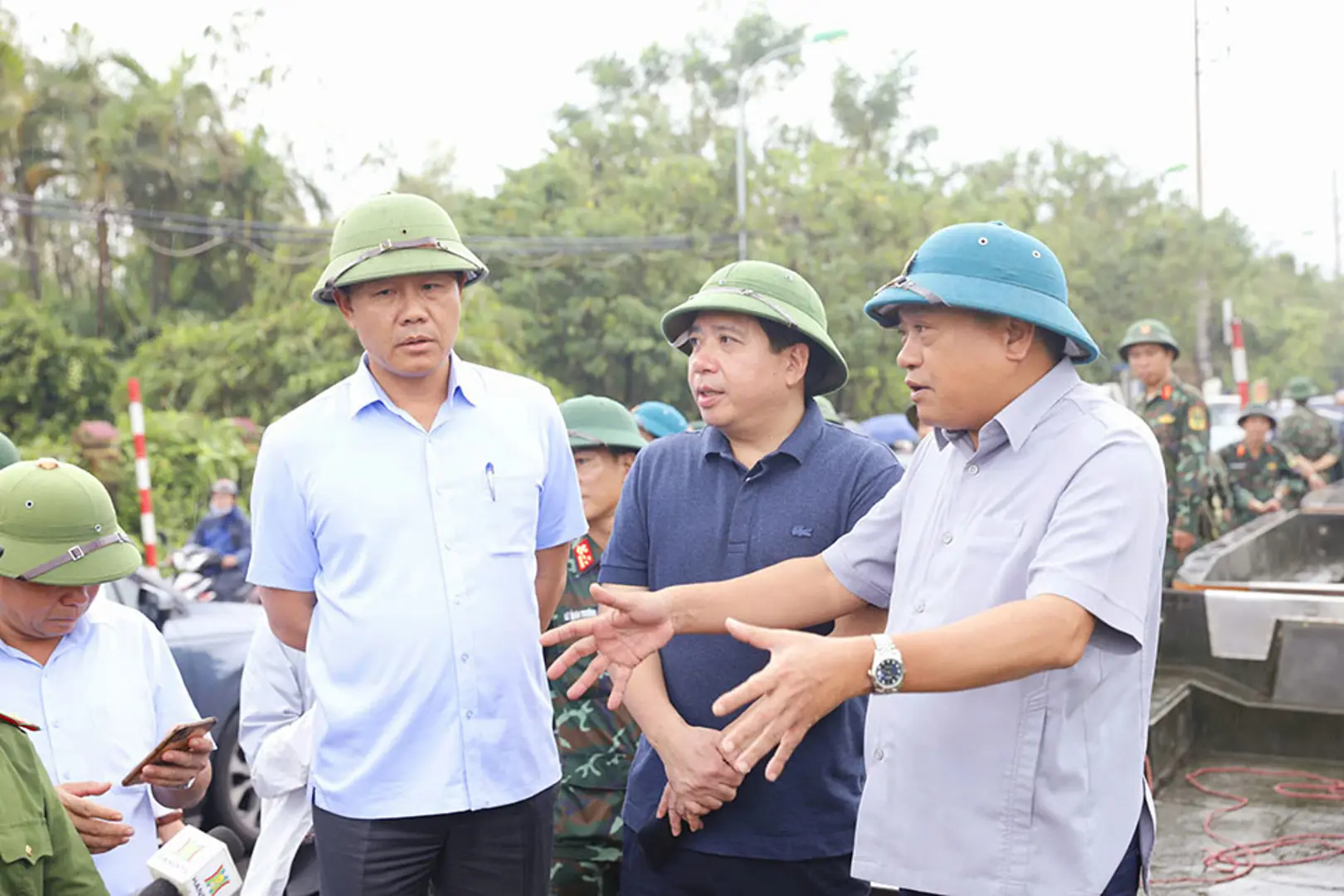 Chủ tịch TP Hà Nội: quyết tâm bảo đảm an toàn cao nhất cho người dân, nhất là hộ ven đê