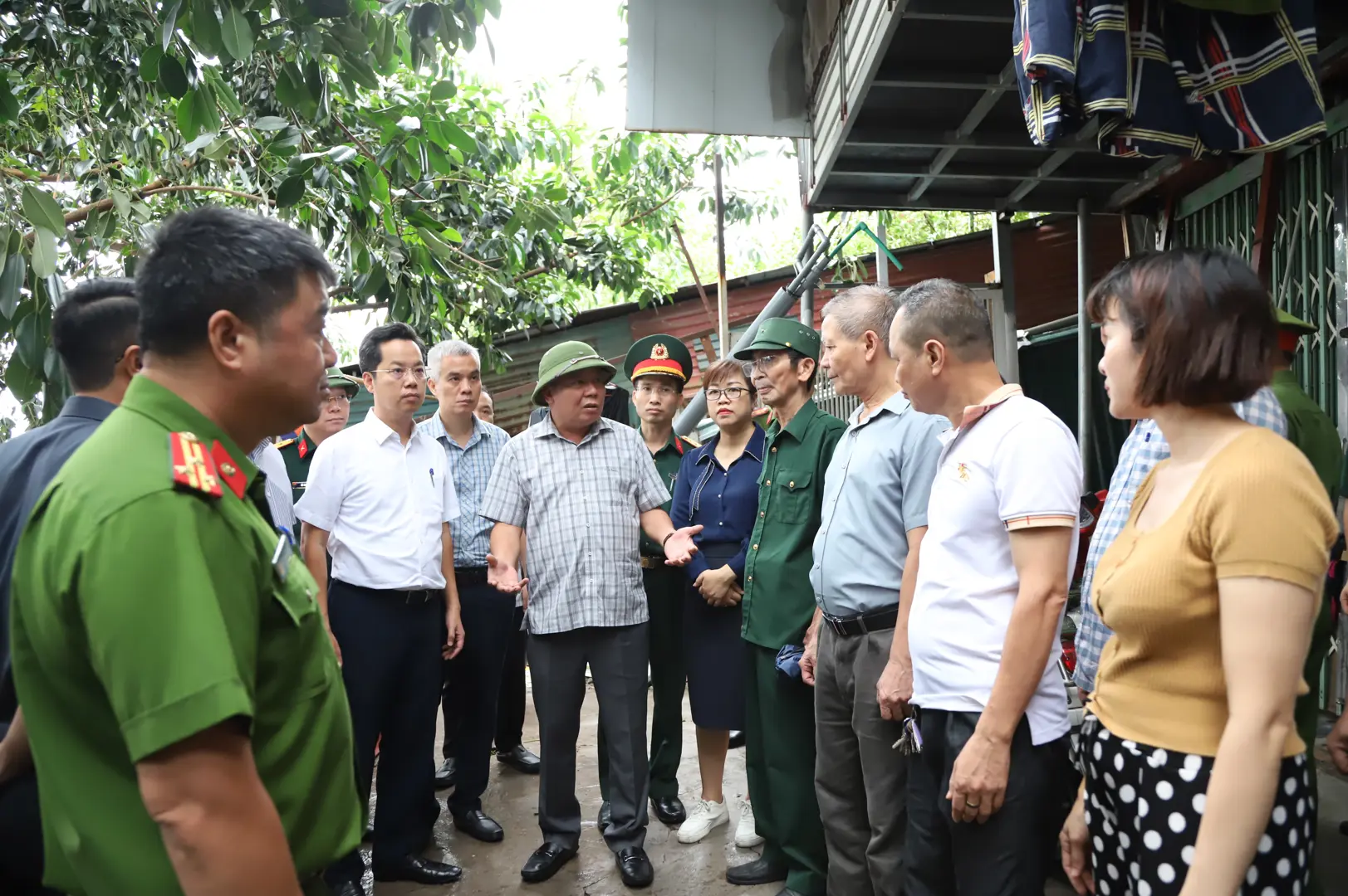 Phó Bí thư Thành ủy thị sát công tác ứng phó với mưa lũ tại Hoàn Kiếm