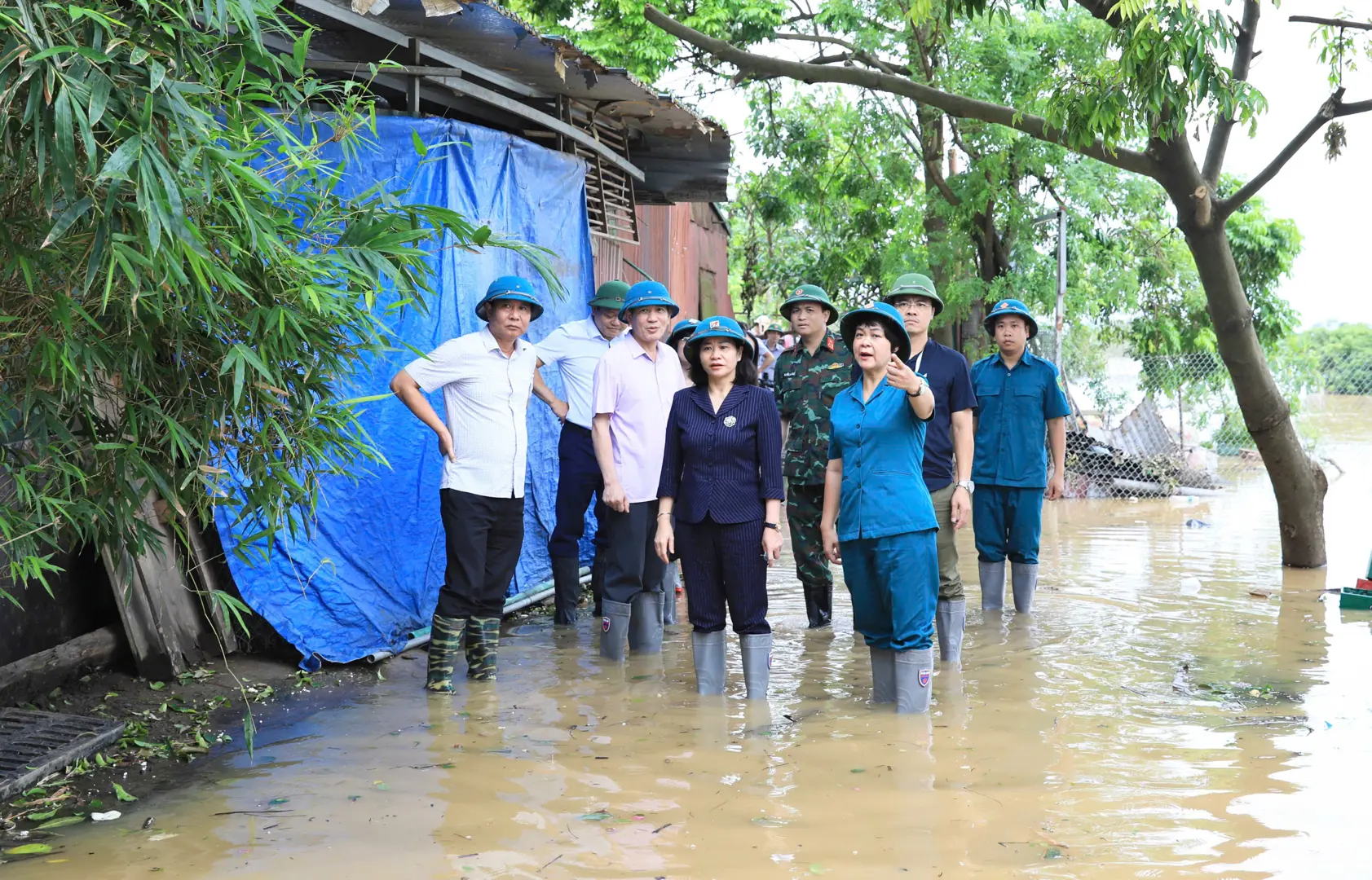 Lãnh đạo TP Hà Nội thị sát công tác ứng phó mưa lũ tại quận Ba Đình